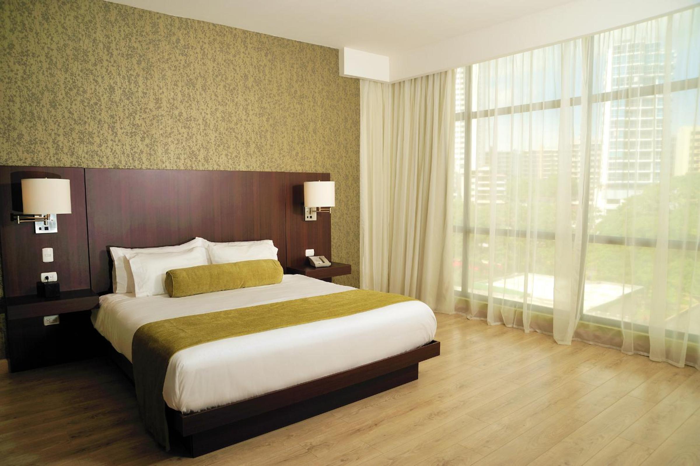 Suite, 1 King Bed, Non Smoking thumbnail 5
