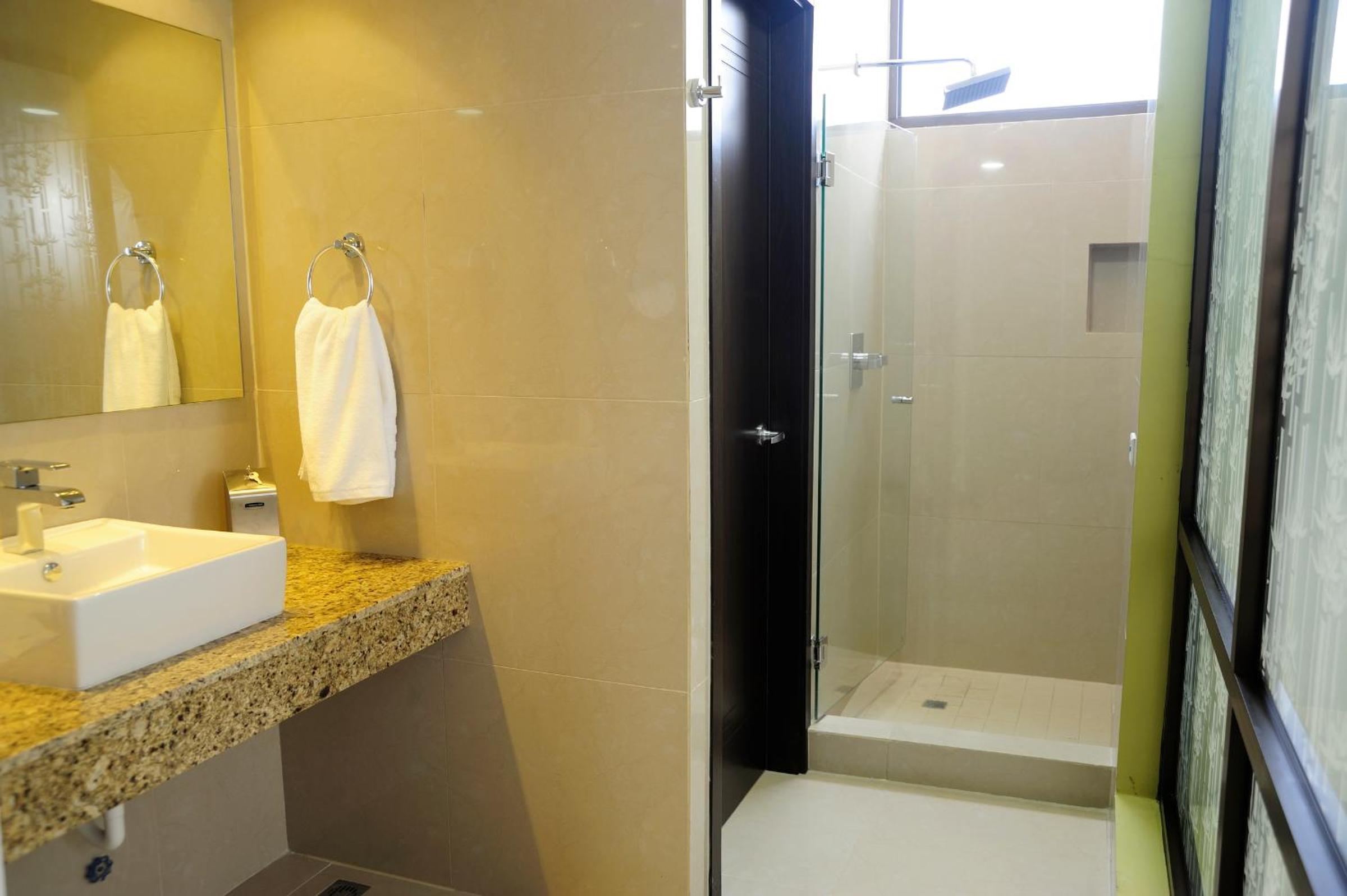 Standard Double Room thumbnail 5