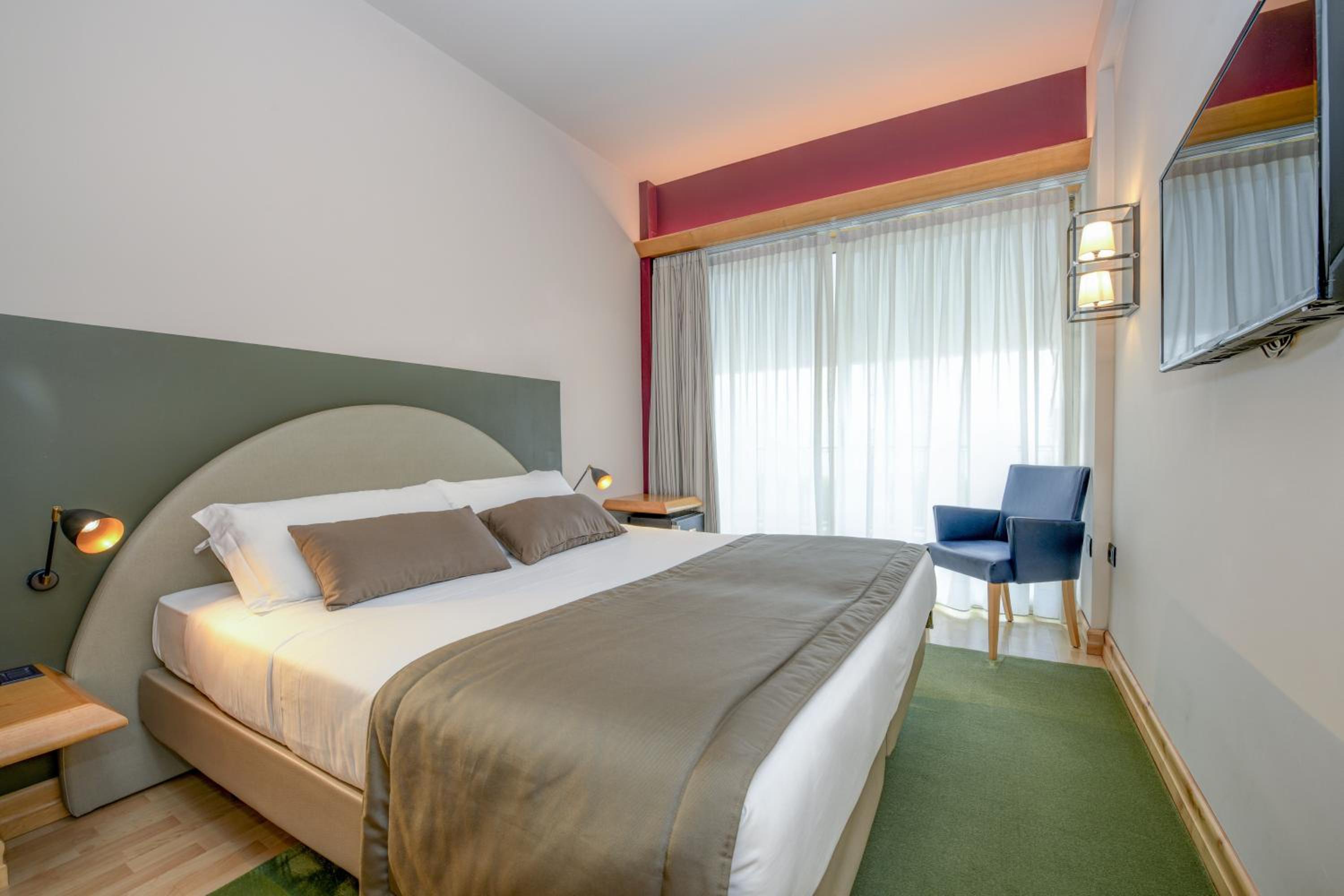 Premium Double Room - Photo 10