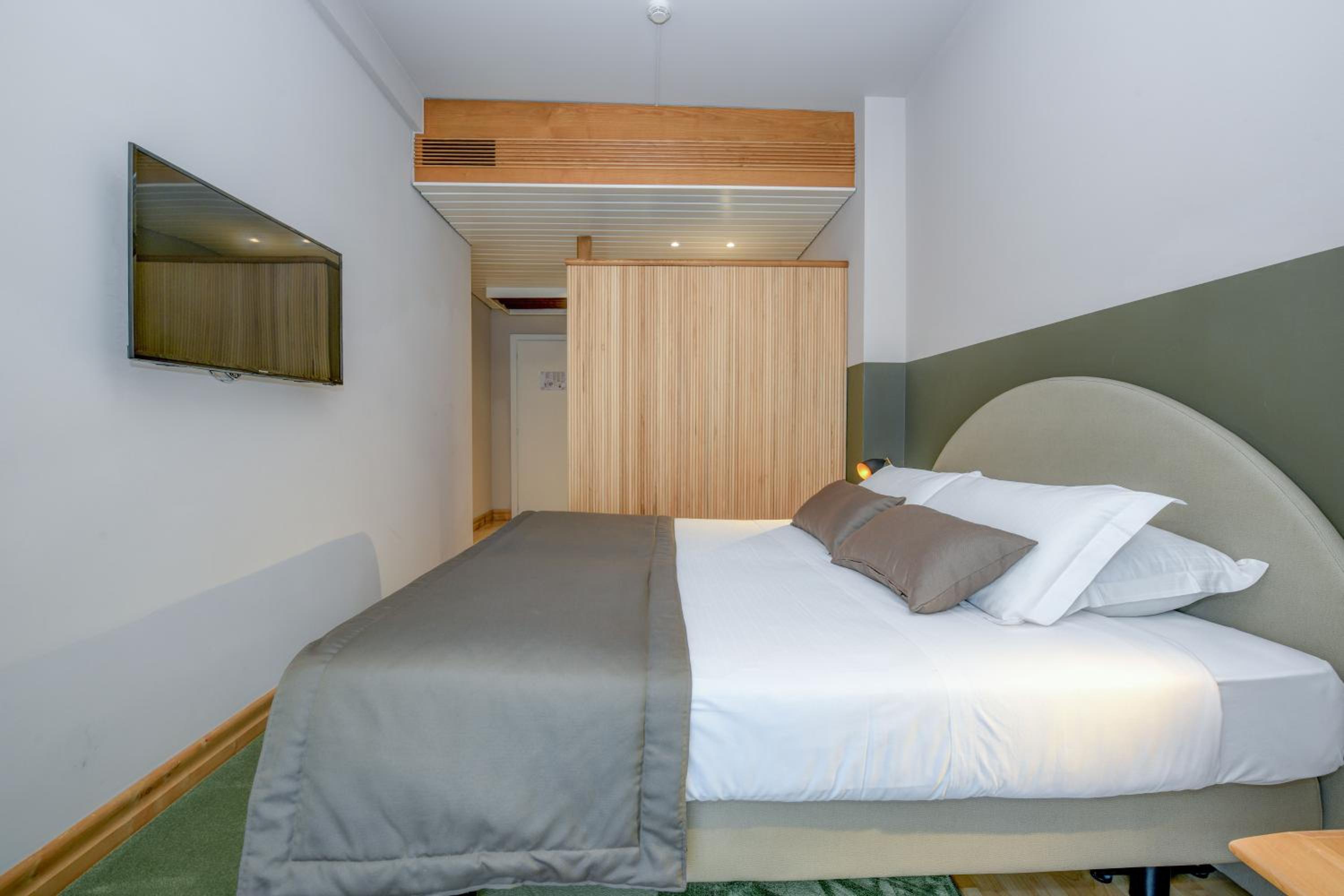 Premium Double Room - Photo 6