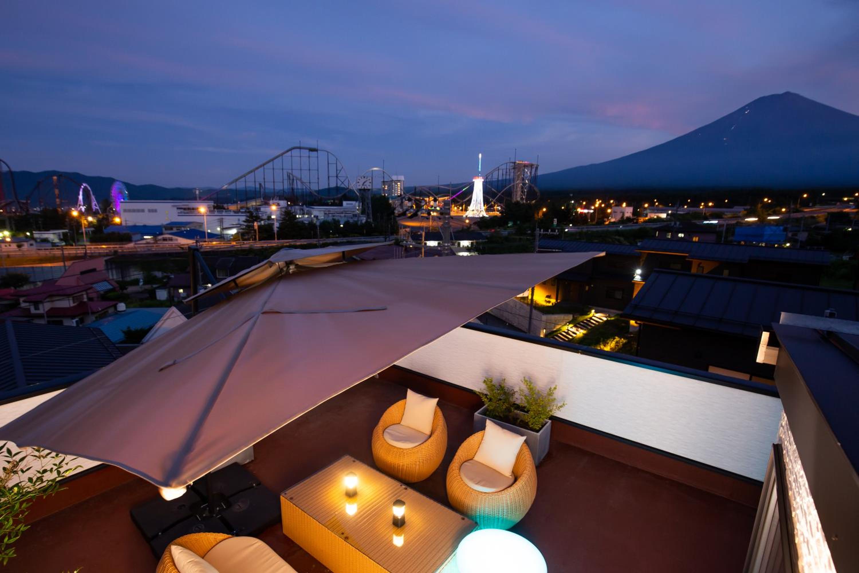Rooftop Villa with Theater Room - Type A - Photo 23