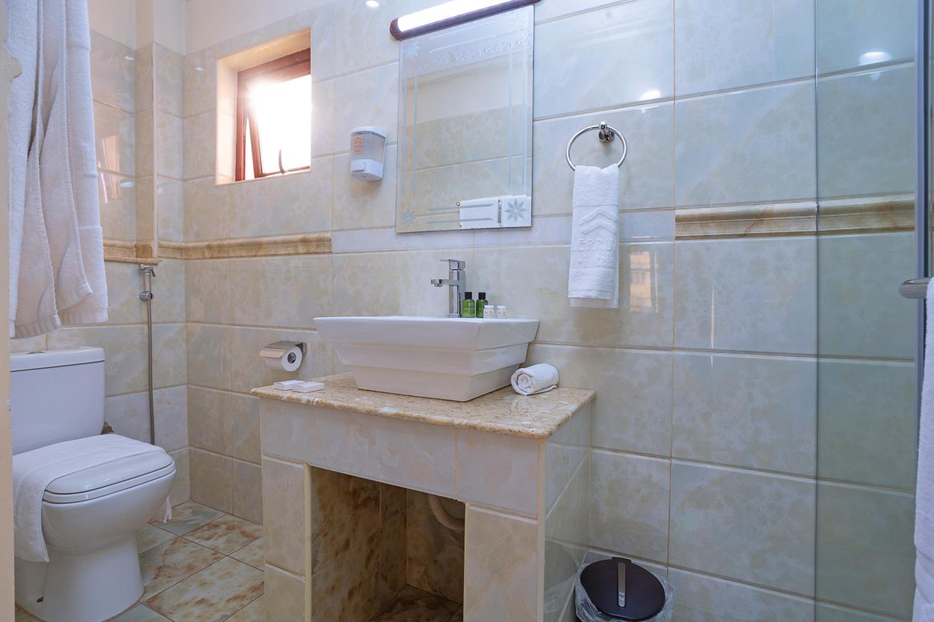 Standard Double Room - Photo 16