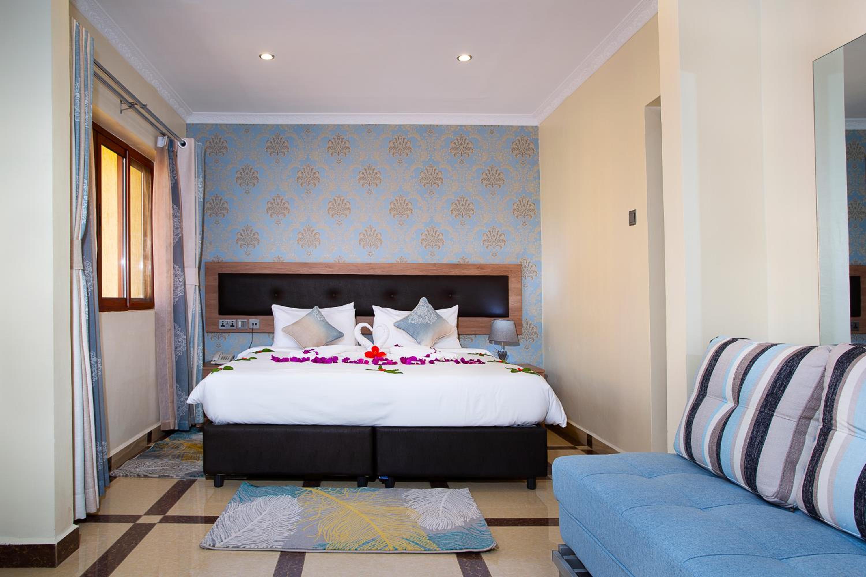 Standard Double Room - Photo 9