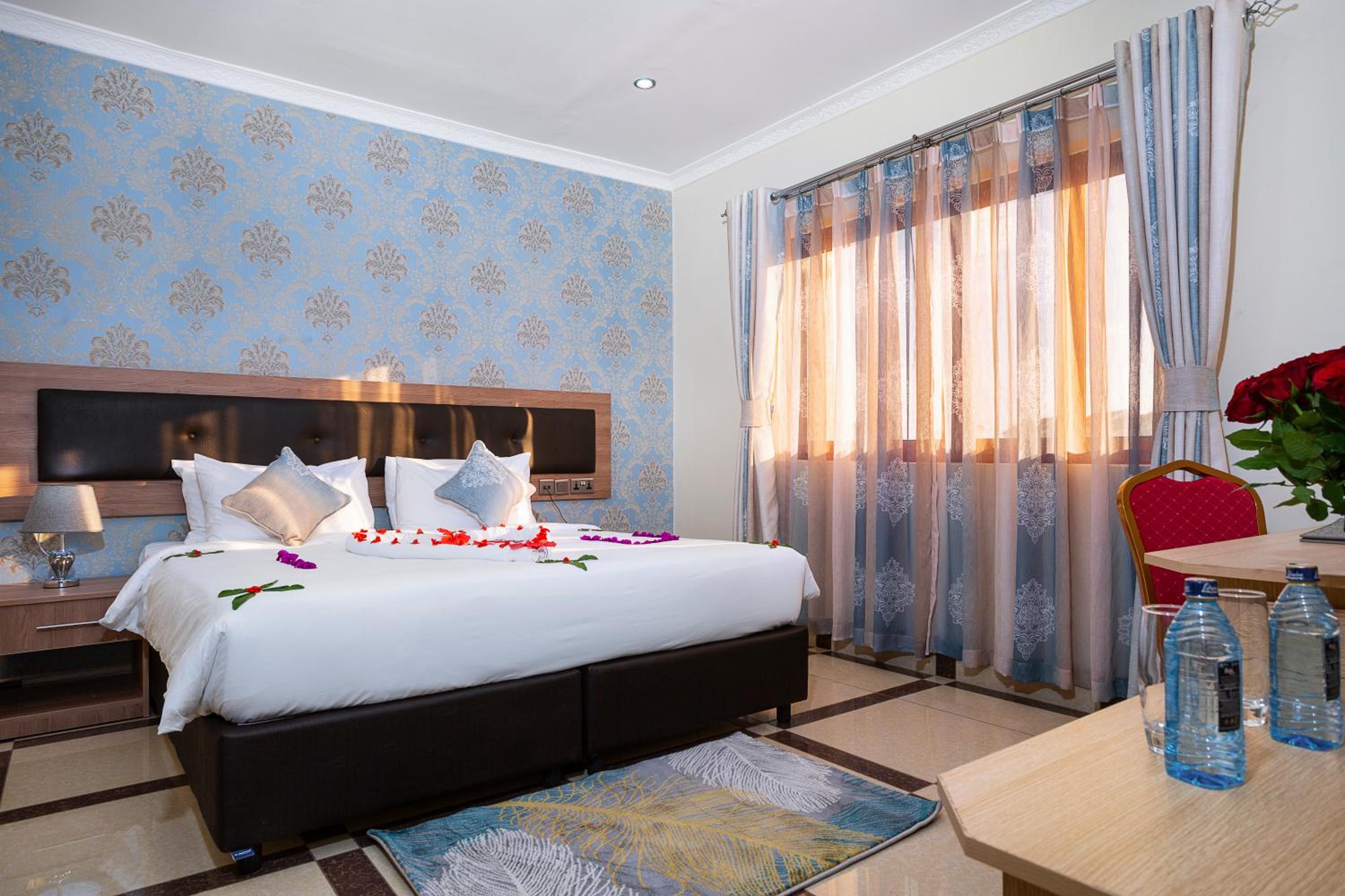 Standard Double Room - Photo 13