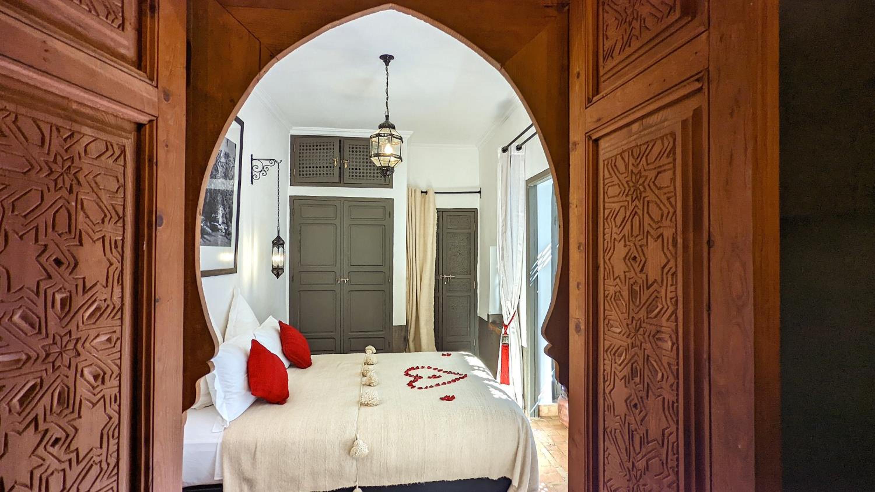 Comfort Double Room with Private Bathroom (LUISA)
