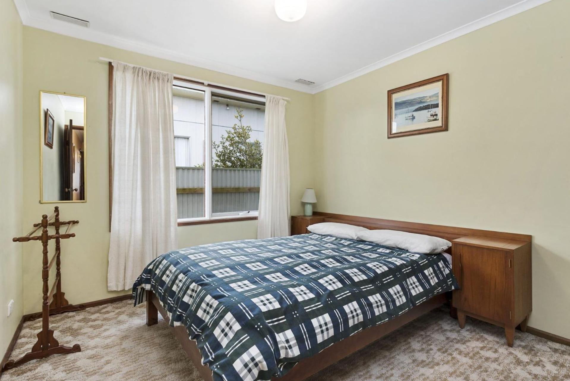 Three-Bedroom House photo 3