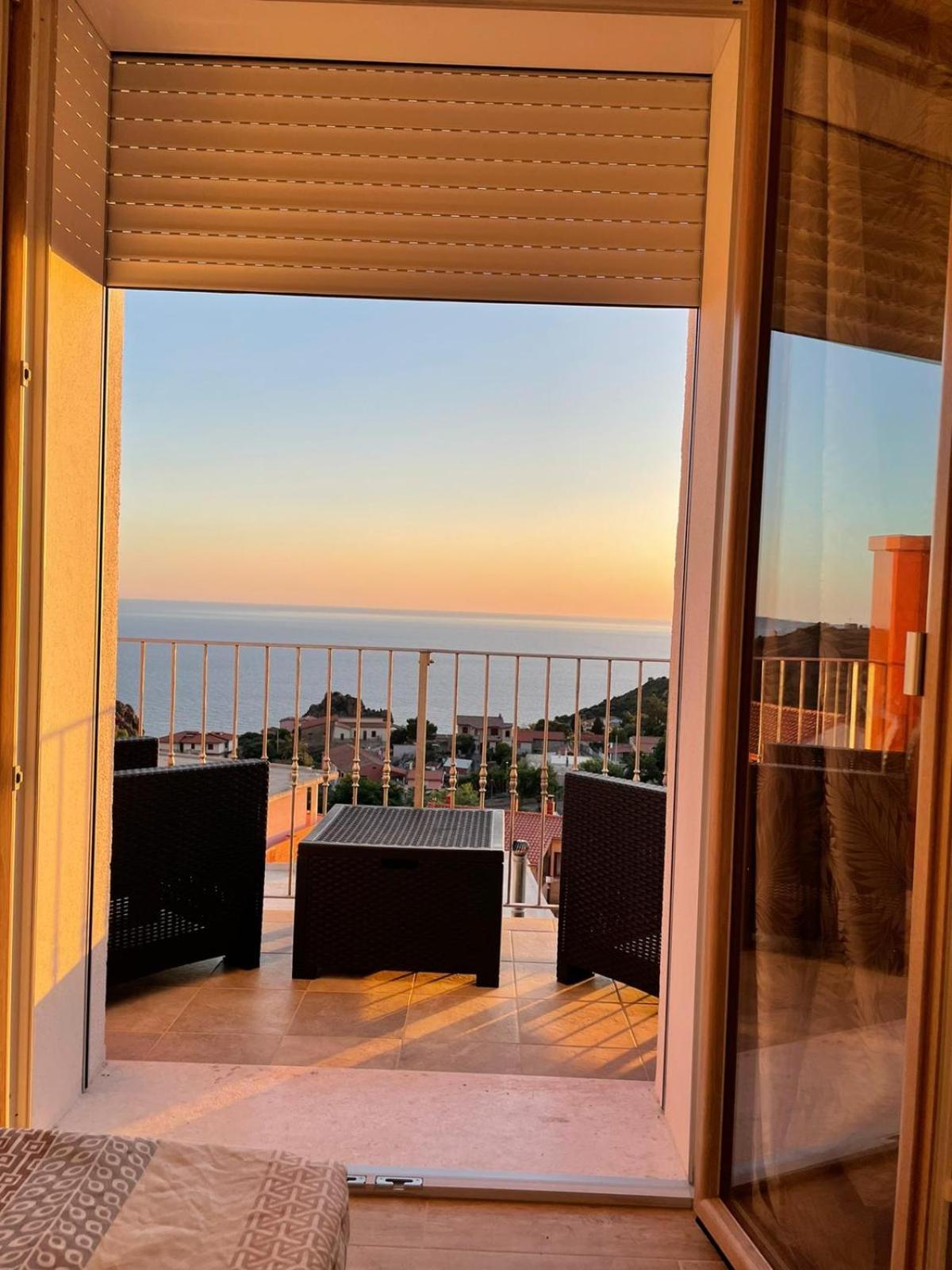 Double Room with Balcony and Sea View photo 2