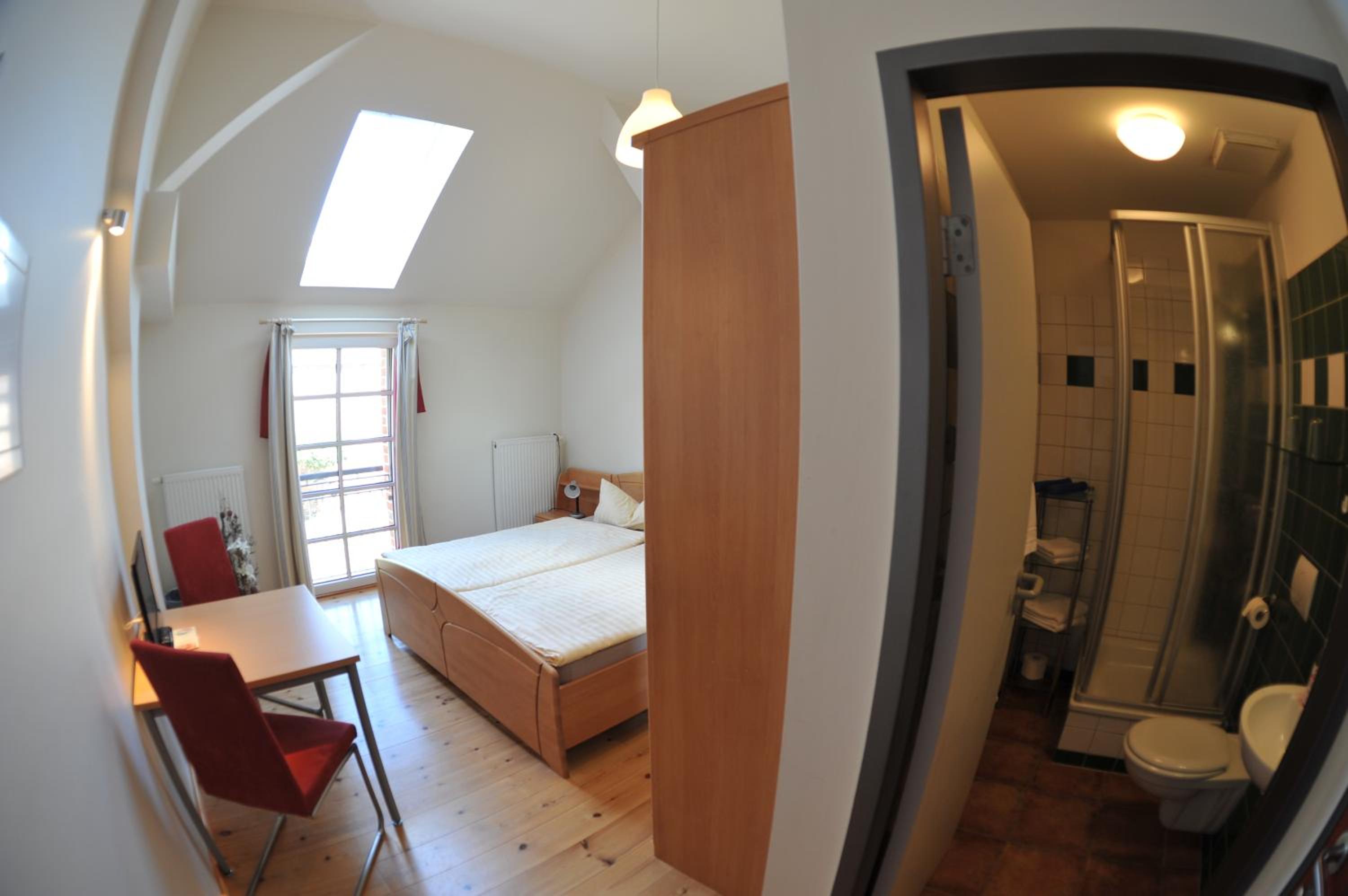 Double Room with Private Bathroom photo 1