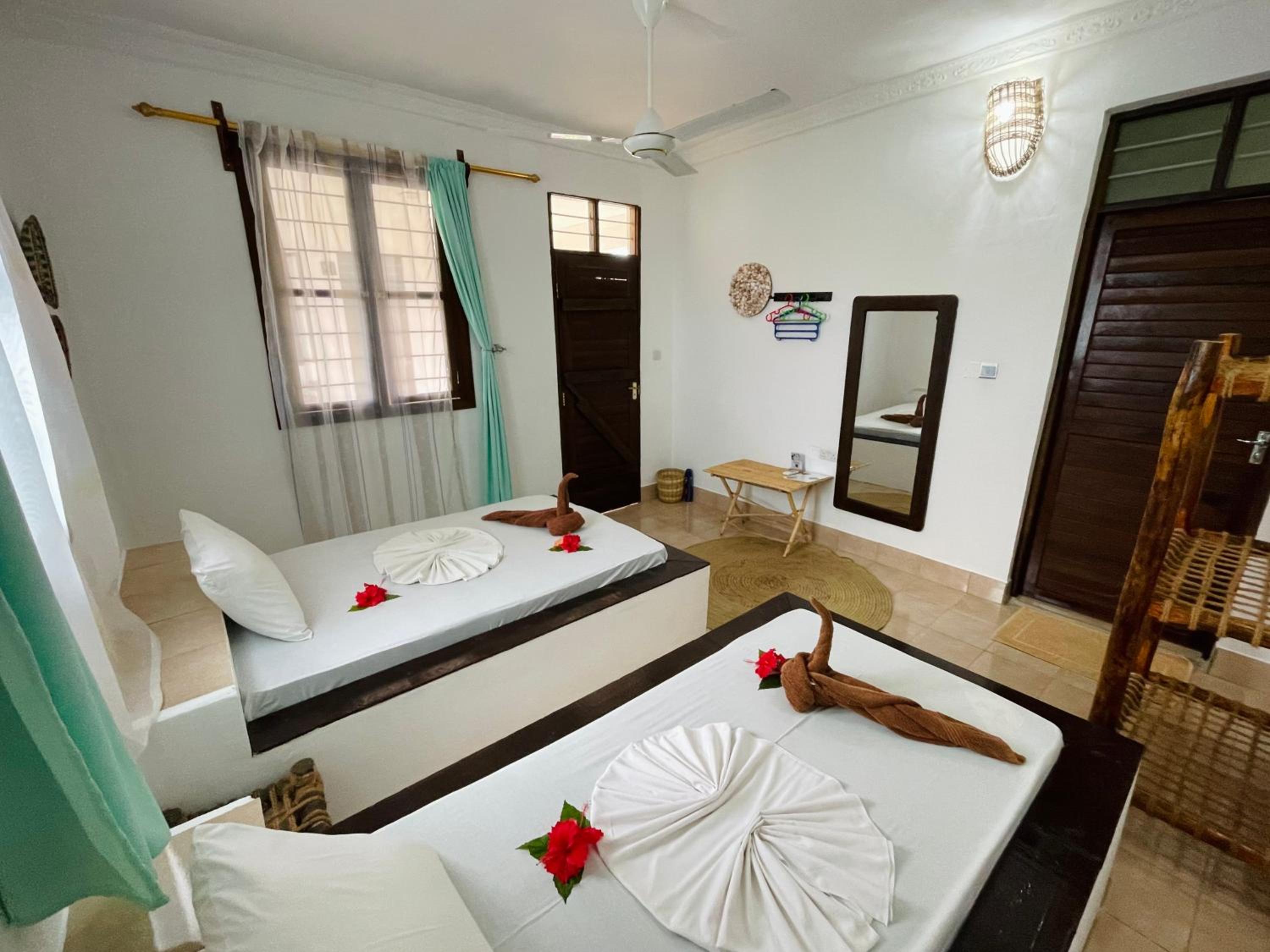 Twin Room with Terrace - Photo 12