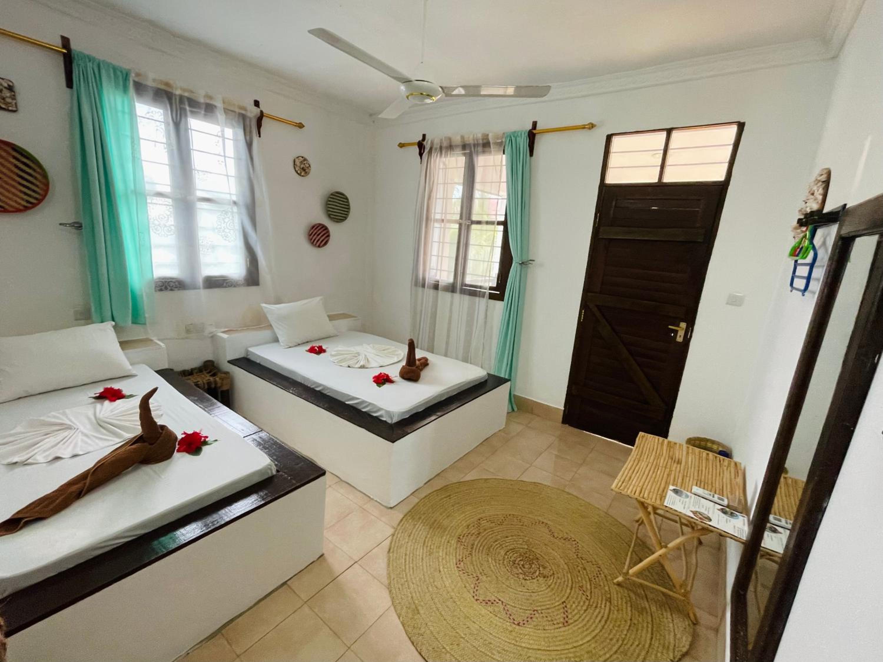 Twin Room with Terrace - Photo 14