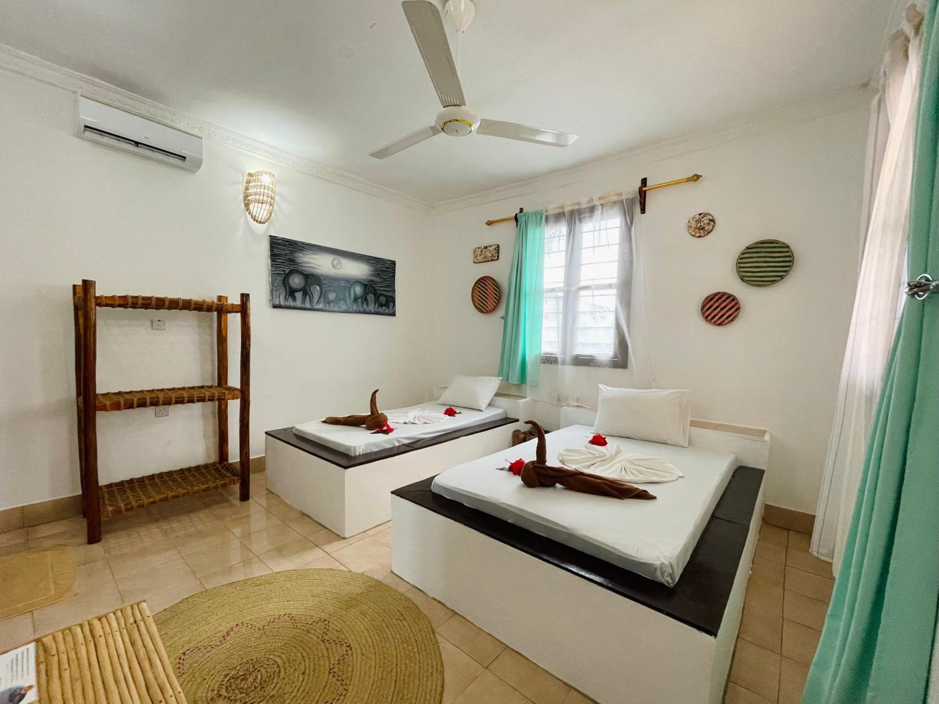 Twin Room with Terrace - Photo 11