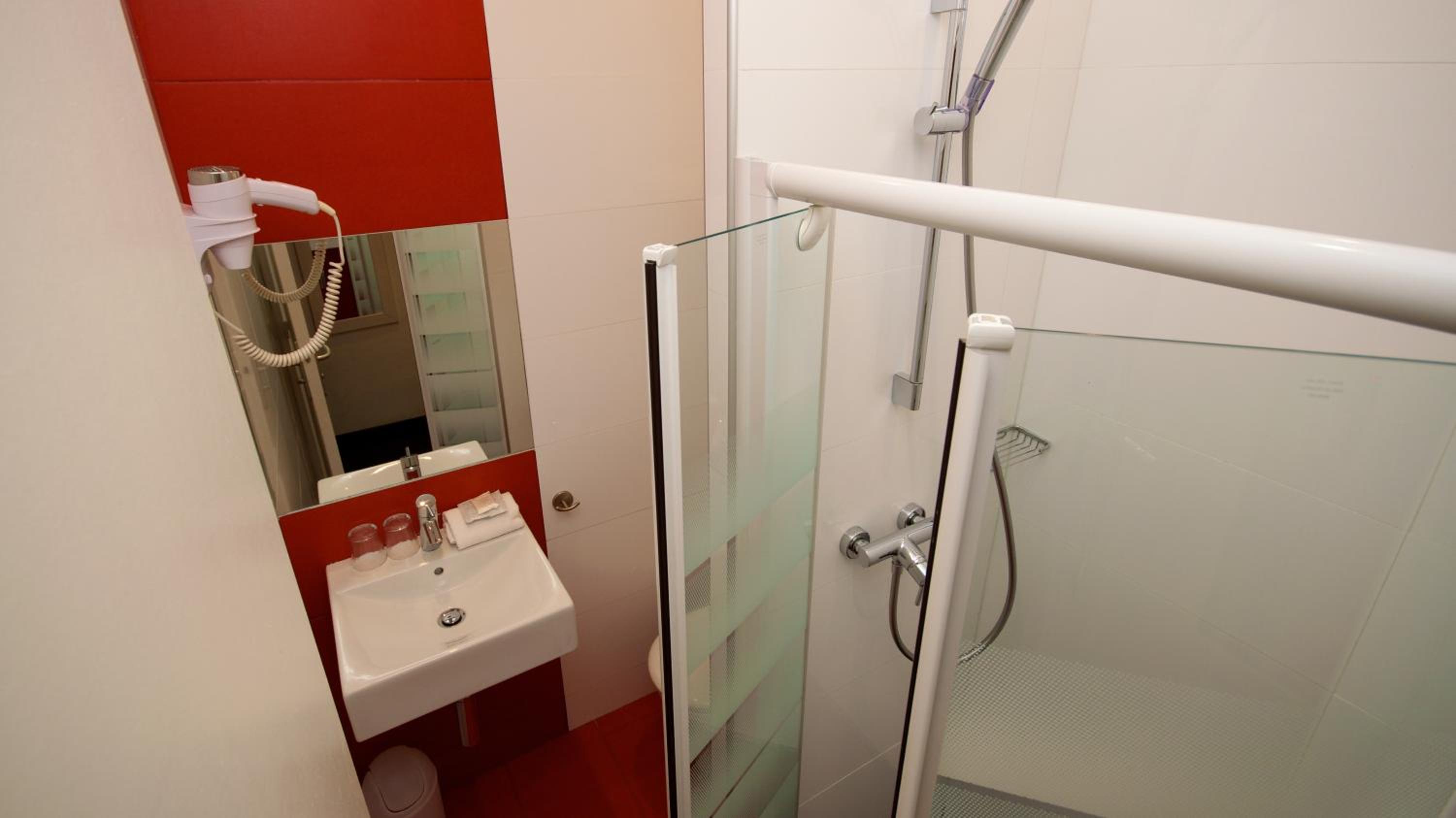 Double Room - Photo 6