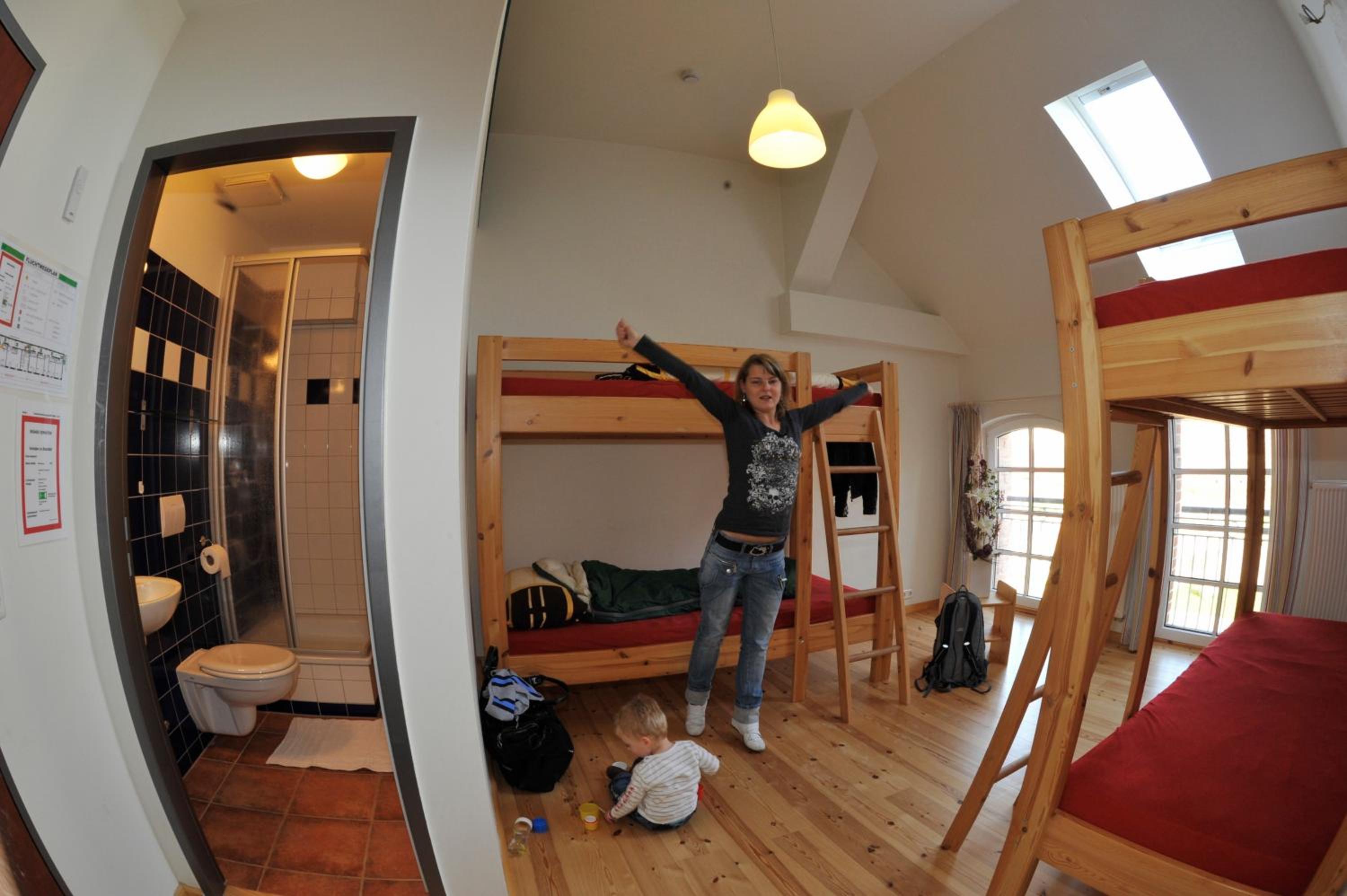 Quadruple Room with Private Bathroom photo 3