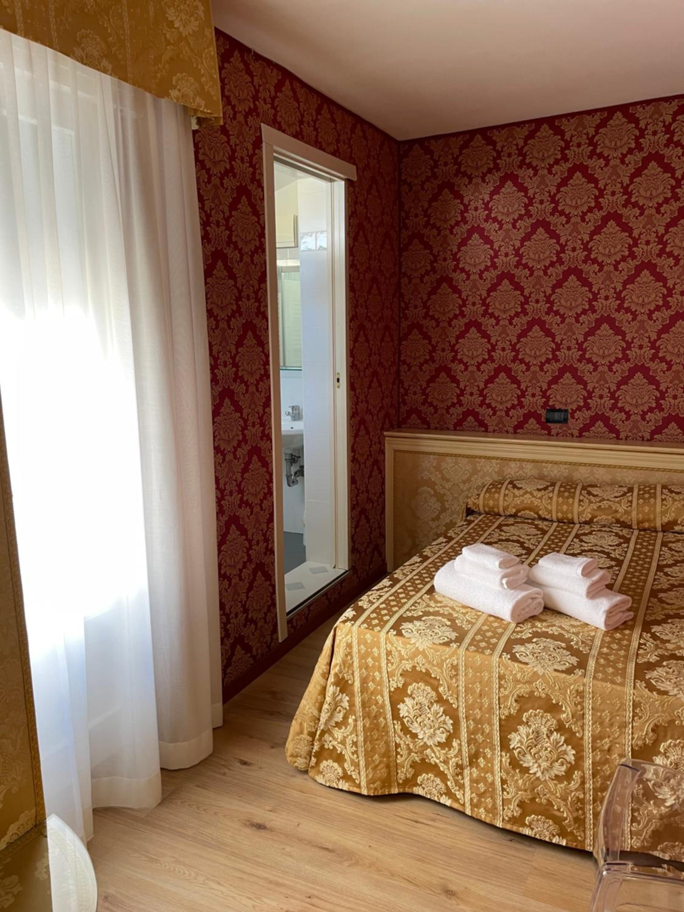 Small Single Room with Terrace photo 1