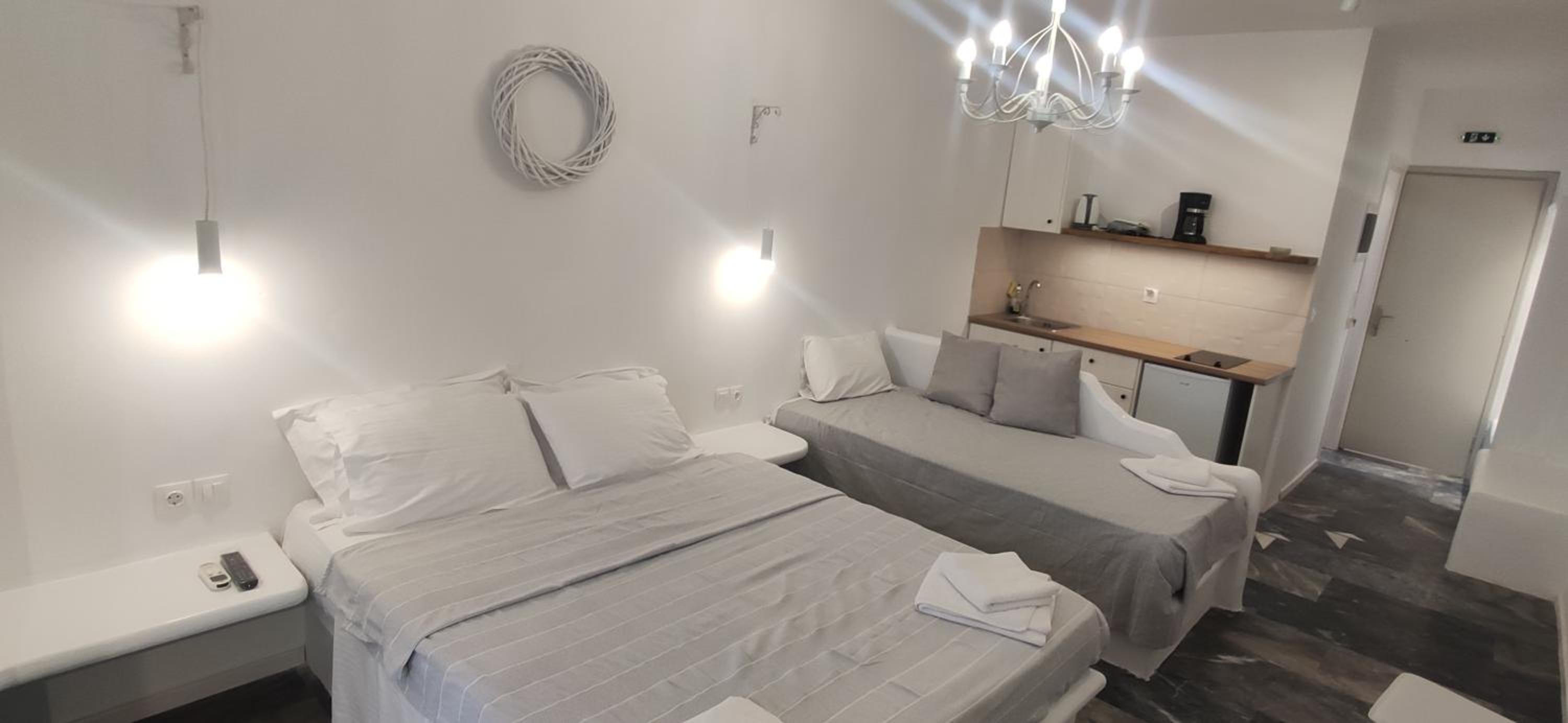 Superior Triple Room with Sea View - Photo 12
