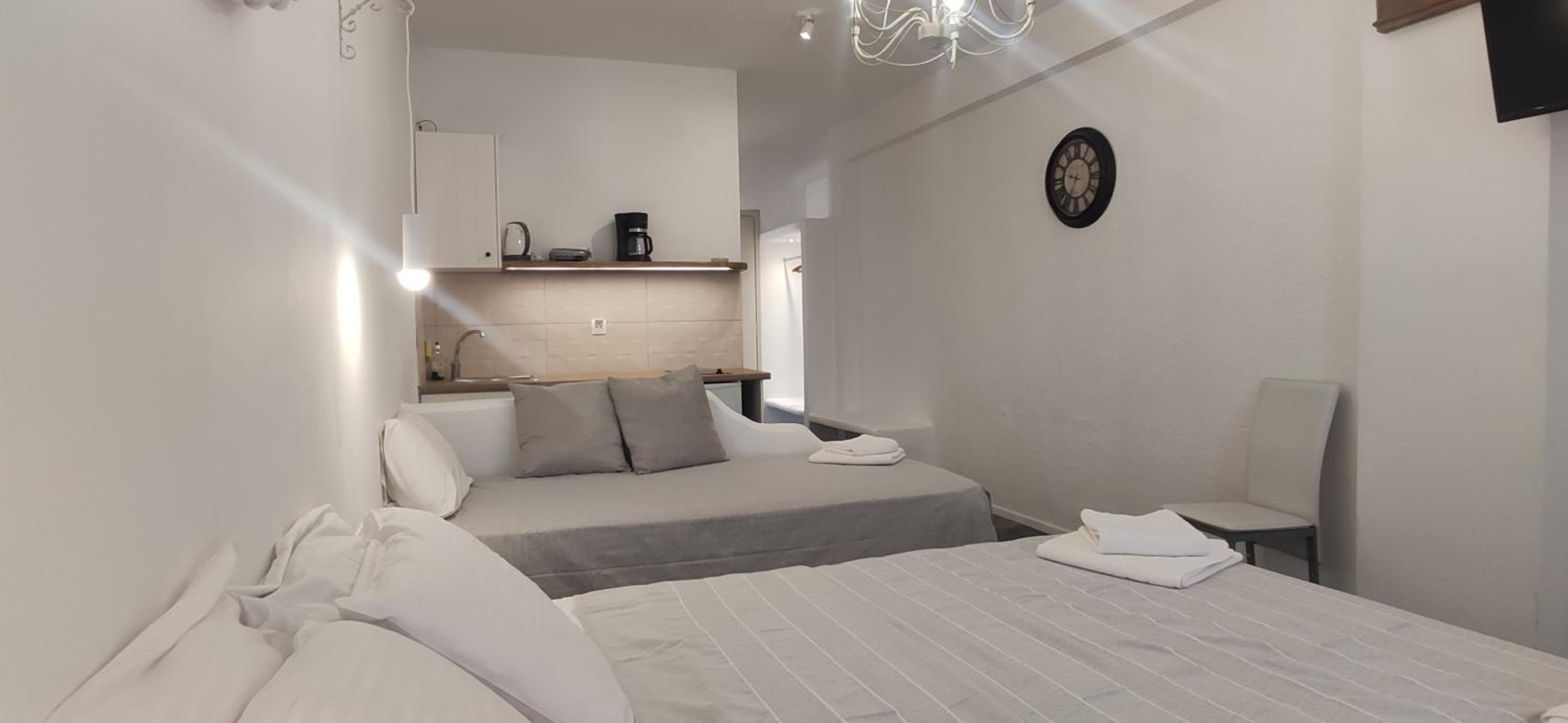 Superior Triple Room with Sea View - Photo 11
