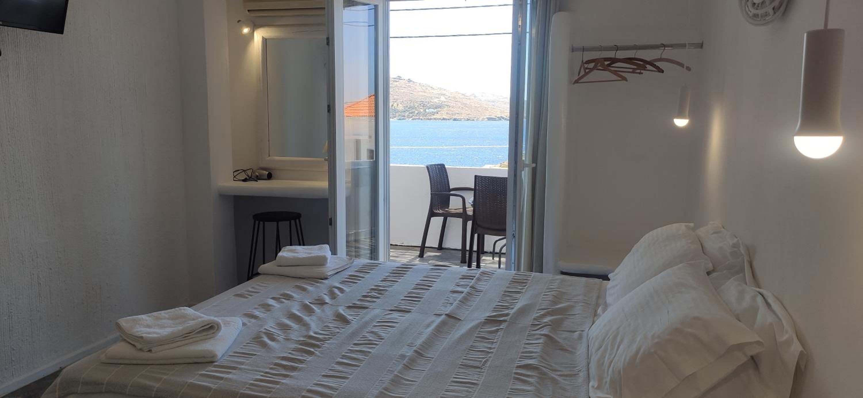 Superior Triple Room with Sea View - Photo 7