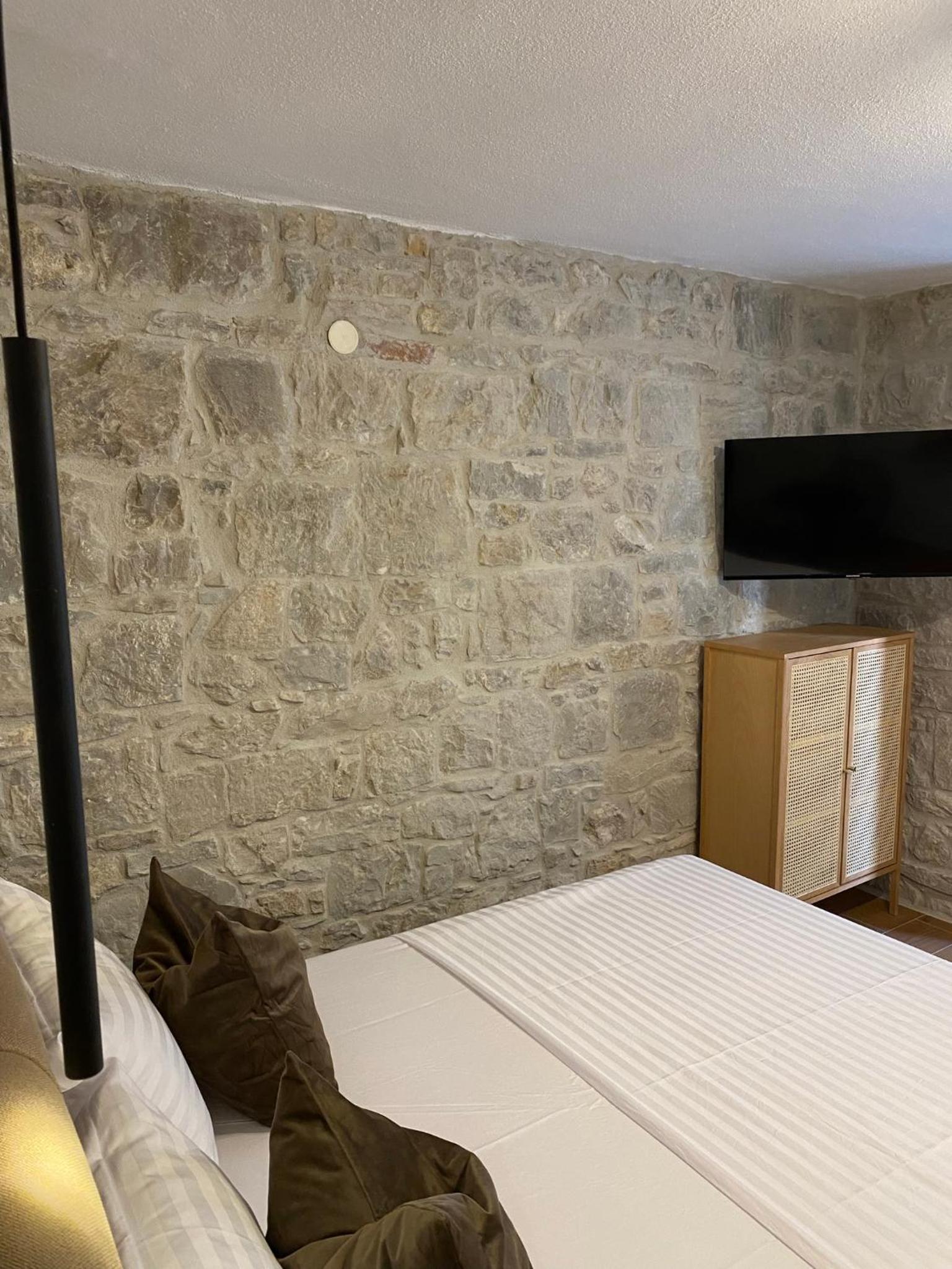 Studio Apartment - Photo 11