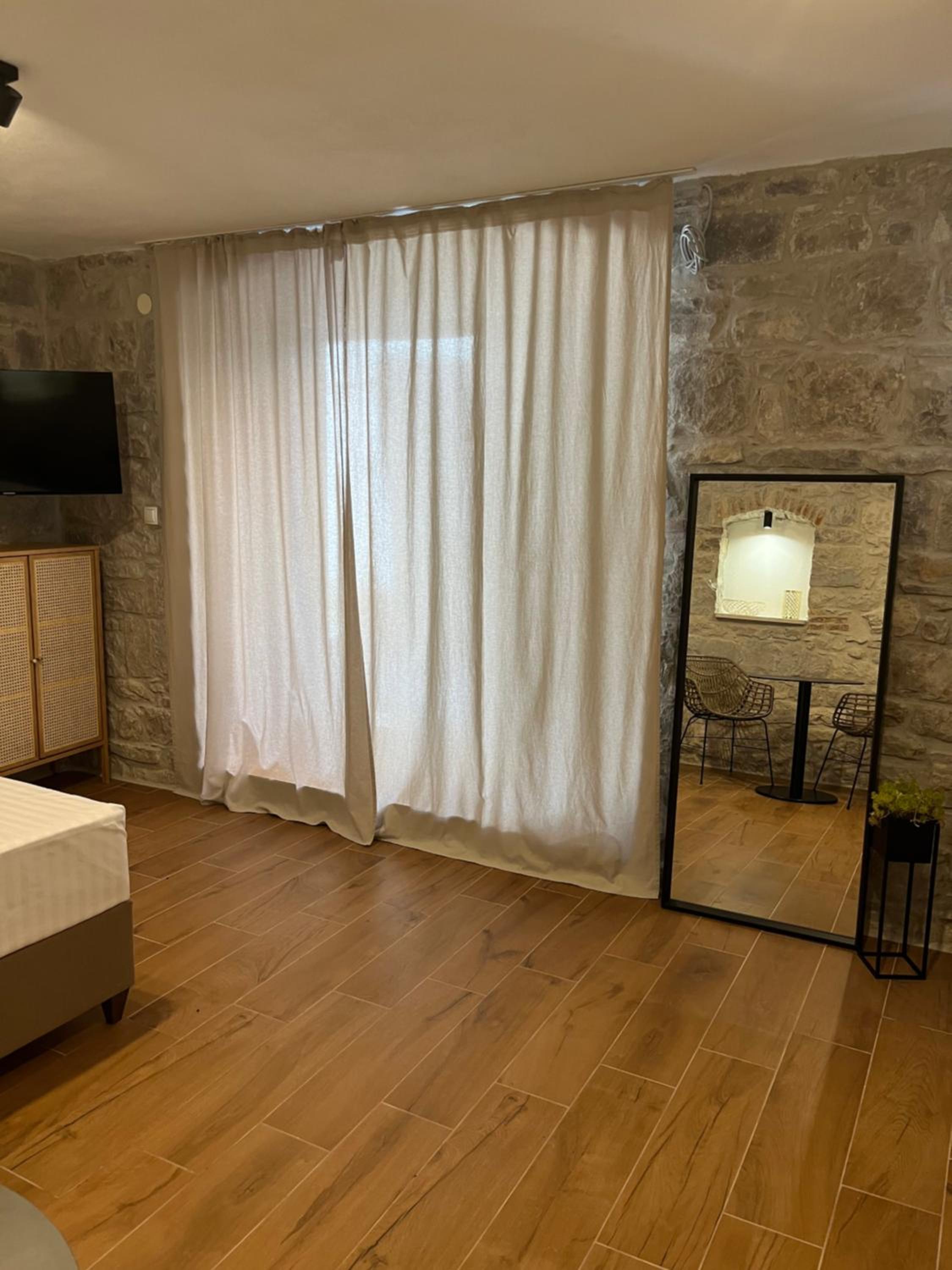 Studio Apartment - Photo 13