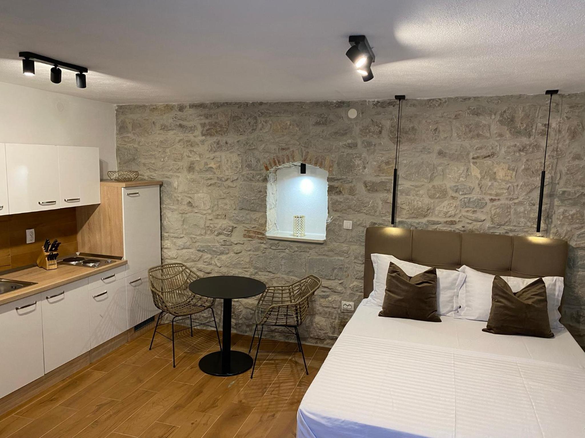 Studio Apartment - Photo 16