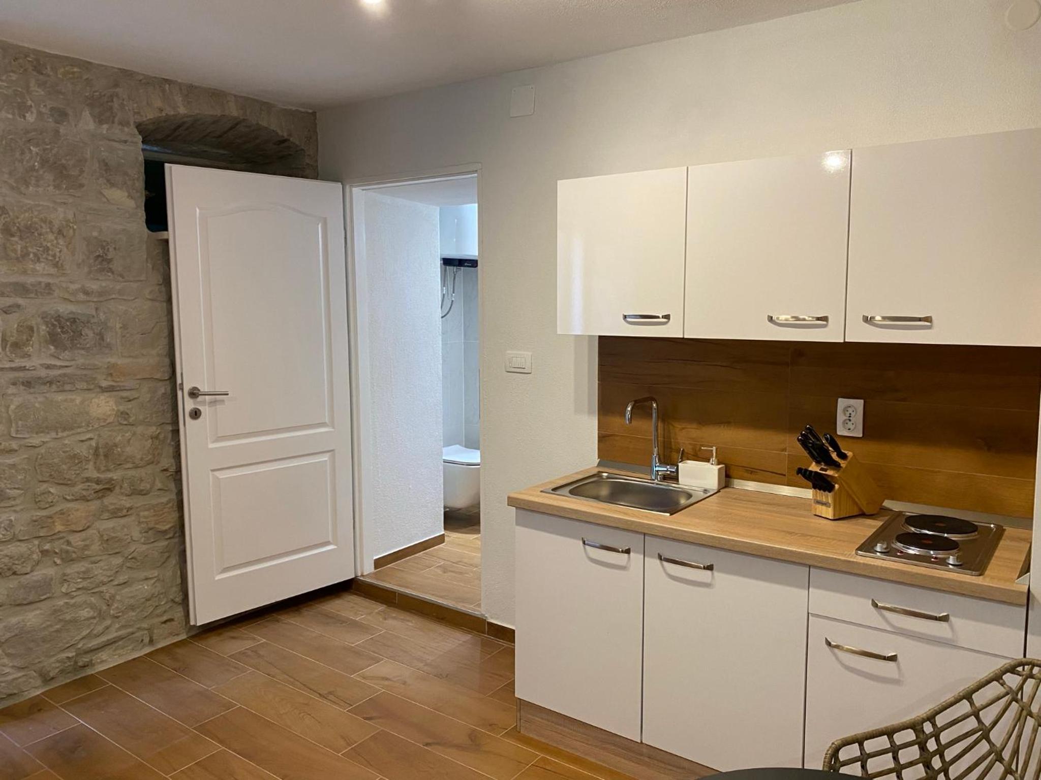 Studio Apartment - Photo 18