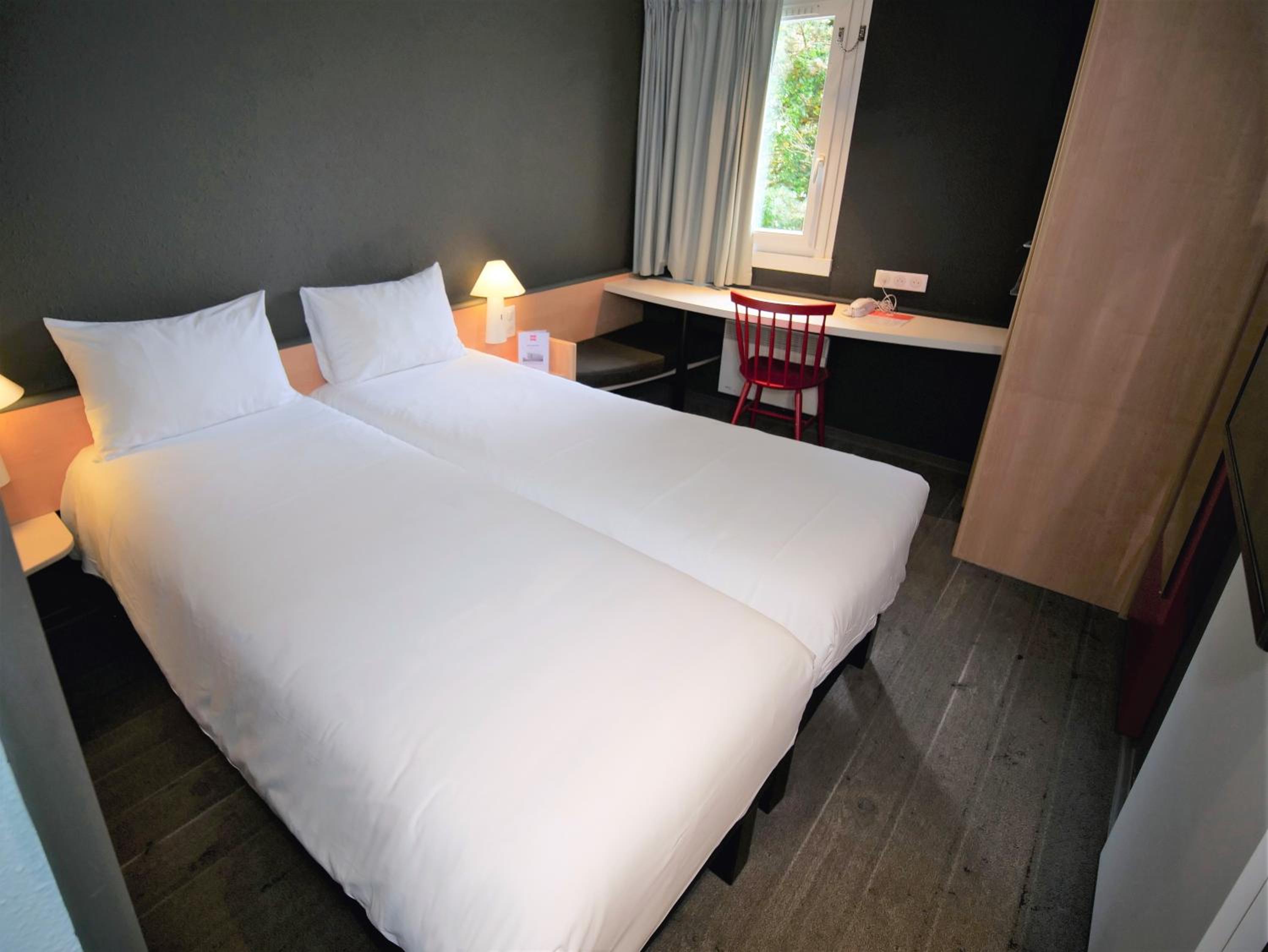 Standard Twin Room - Photo 1