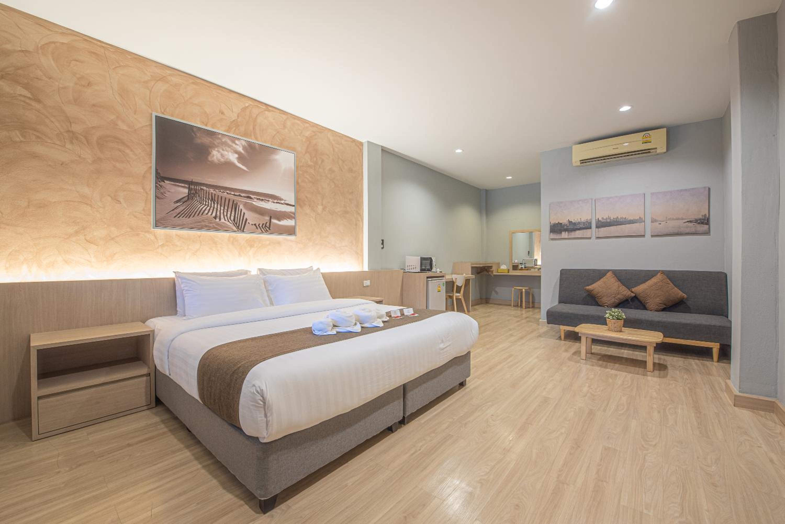 Premier King Room - Photo 1