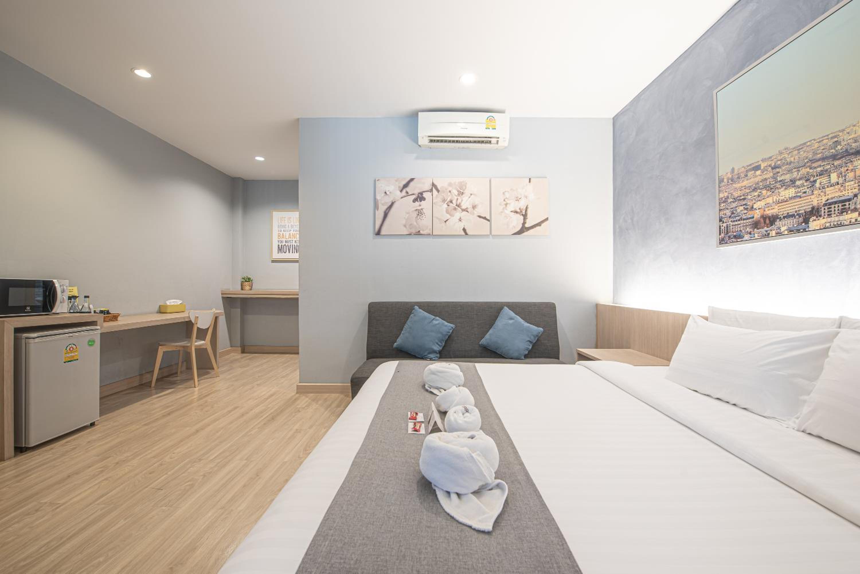 Premier King Room - Photo 9