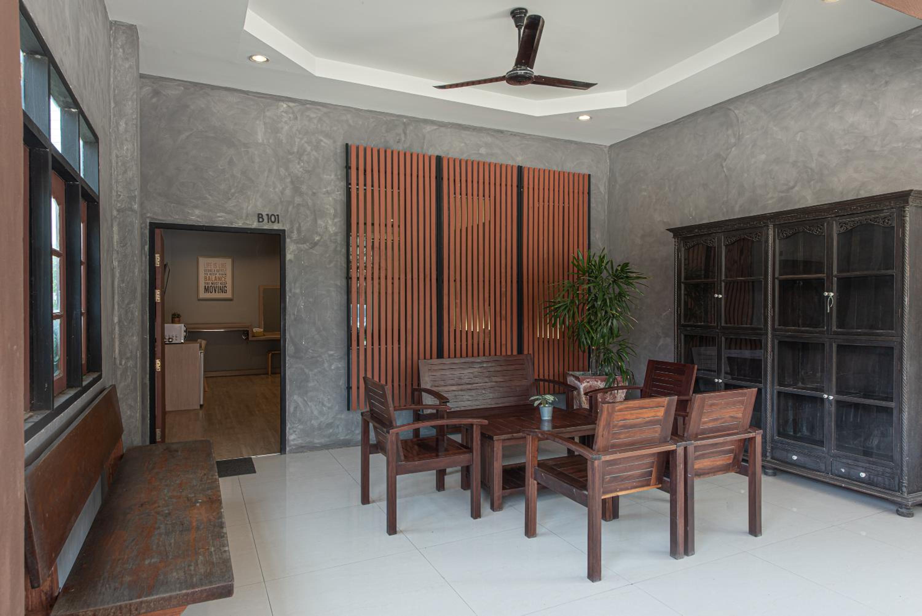 Premier King Room - Photo 10