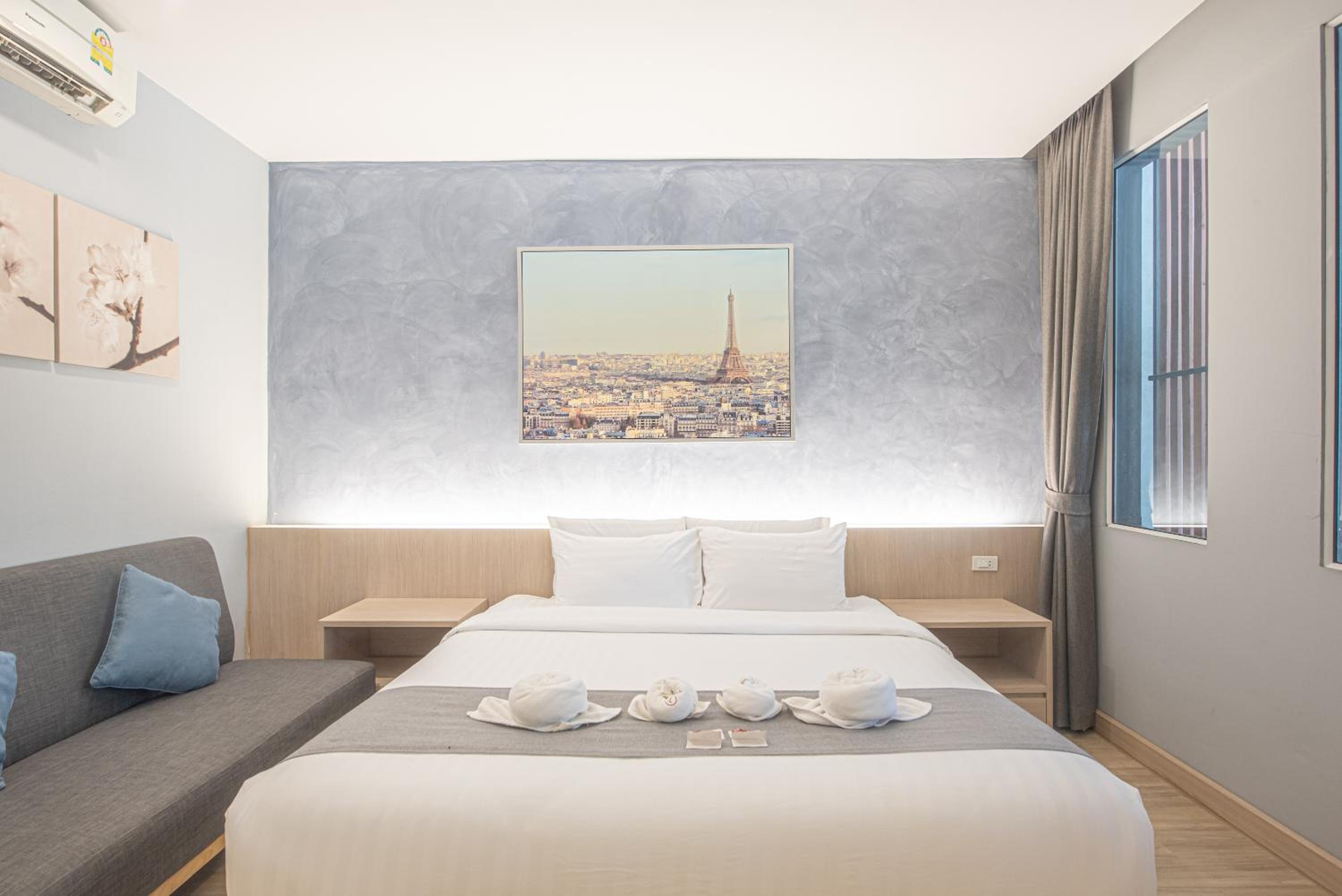 Premier King Room - Photo 11