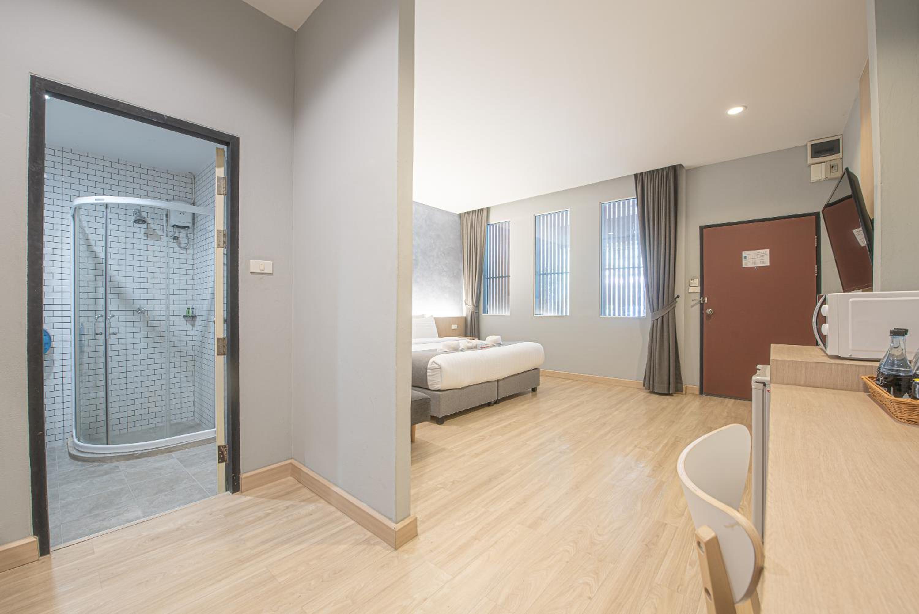 Premier King Room - Photo 12