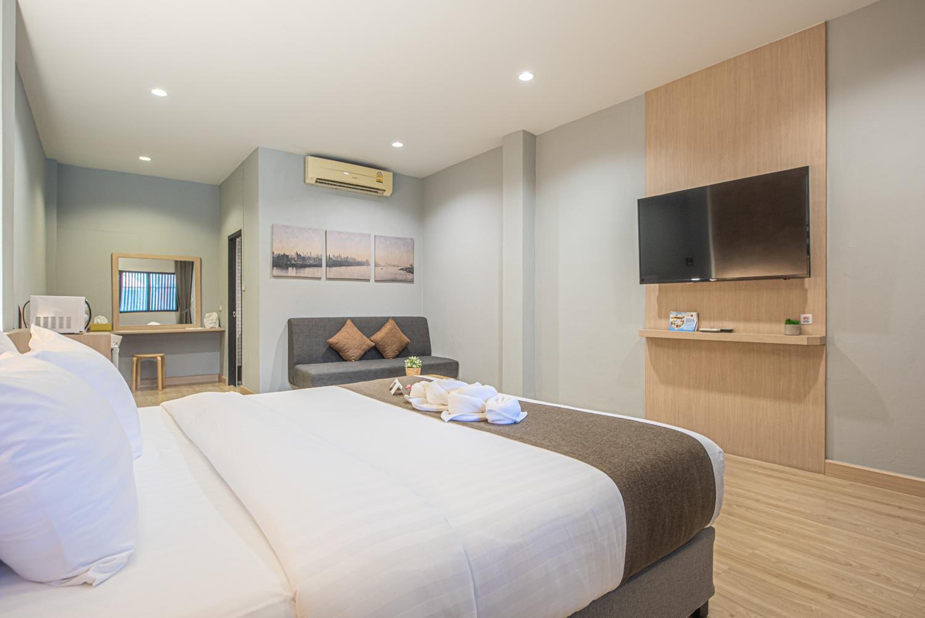 Premier King Room - Photo 13