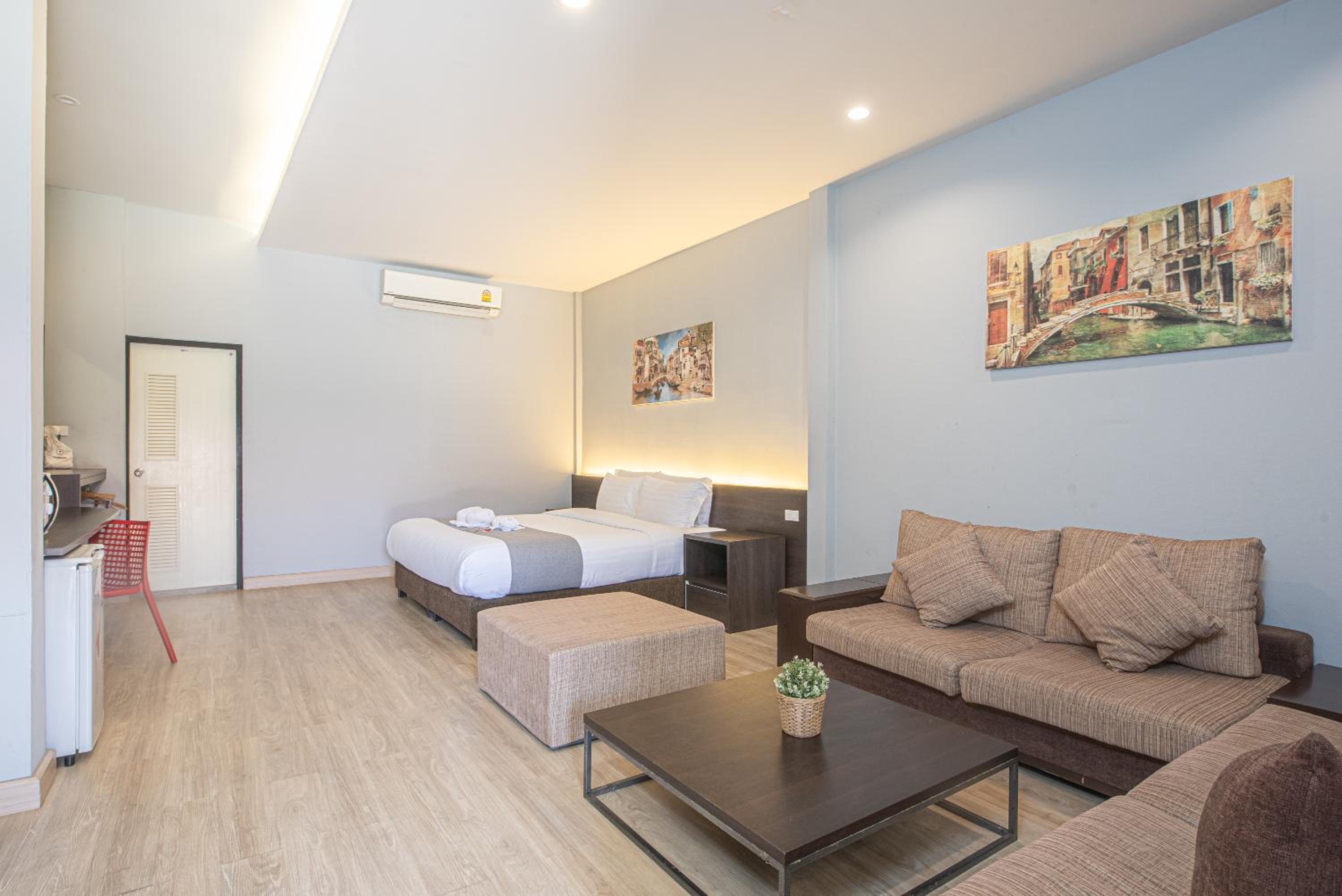 Premier King Room - Photo 4