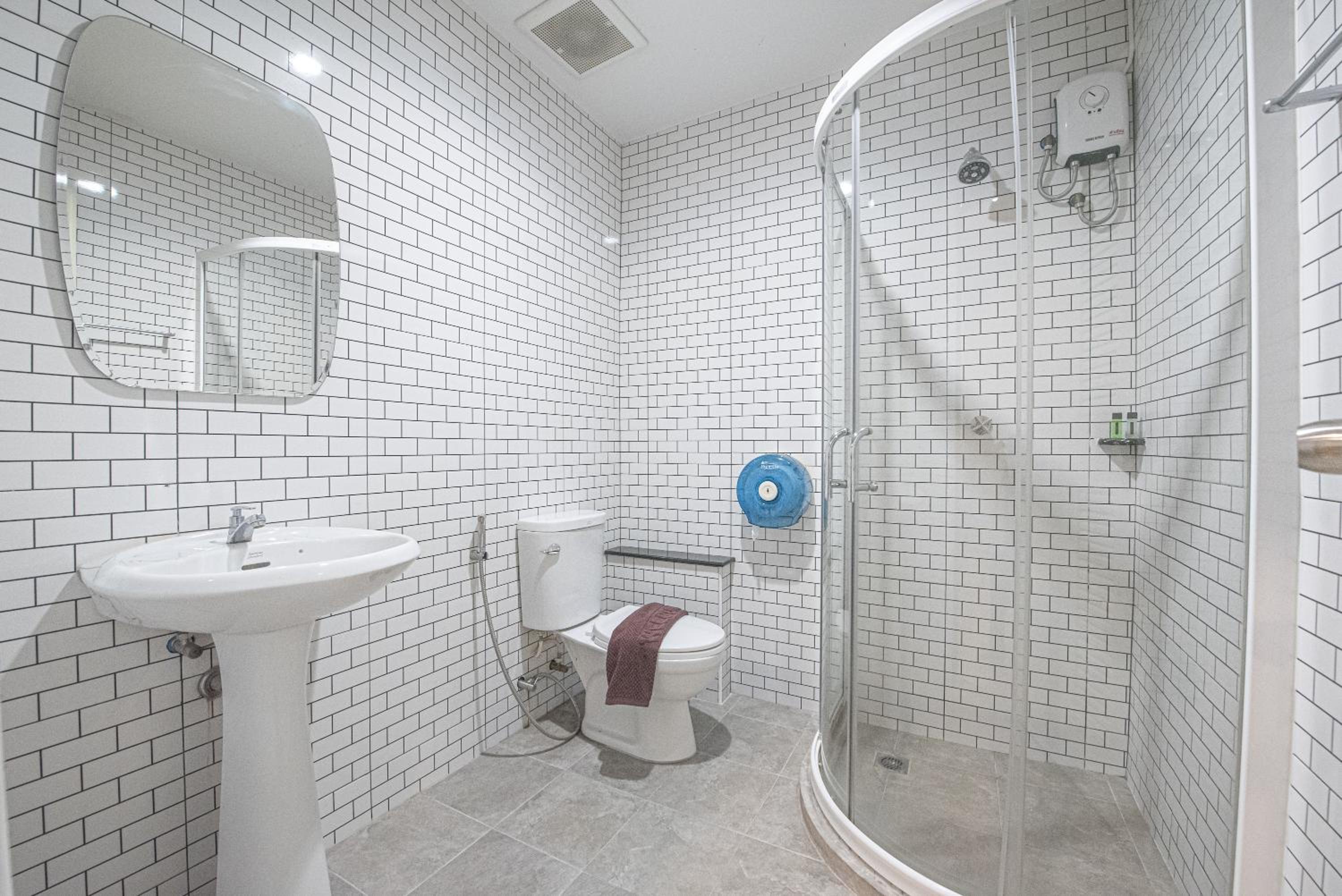 Premier King Room - Photo 23