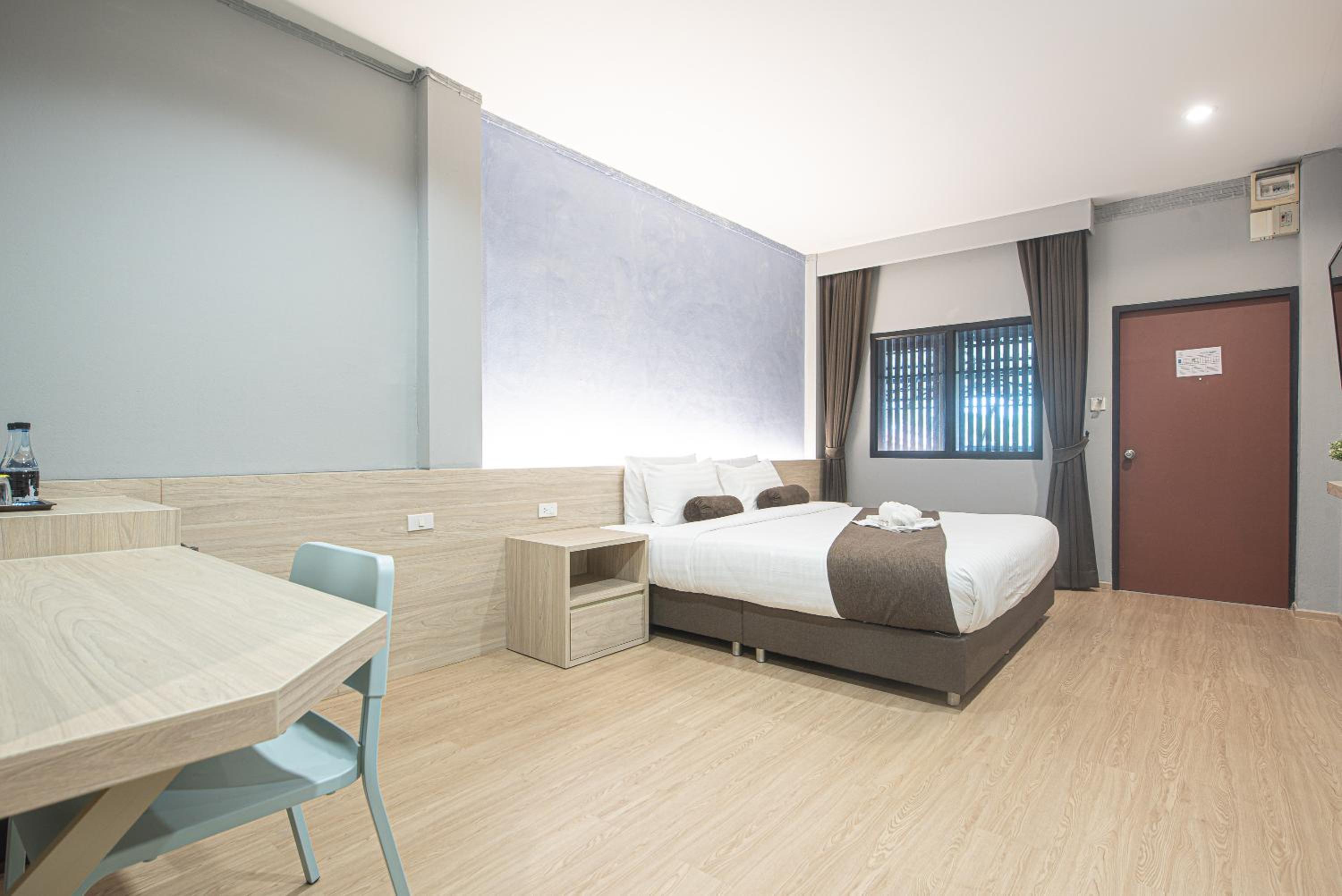 Deluxe Double Room - Photo 8