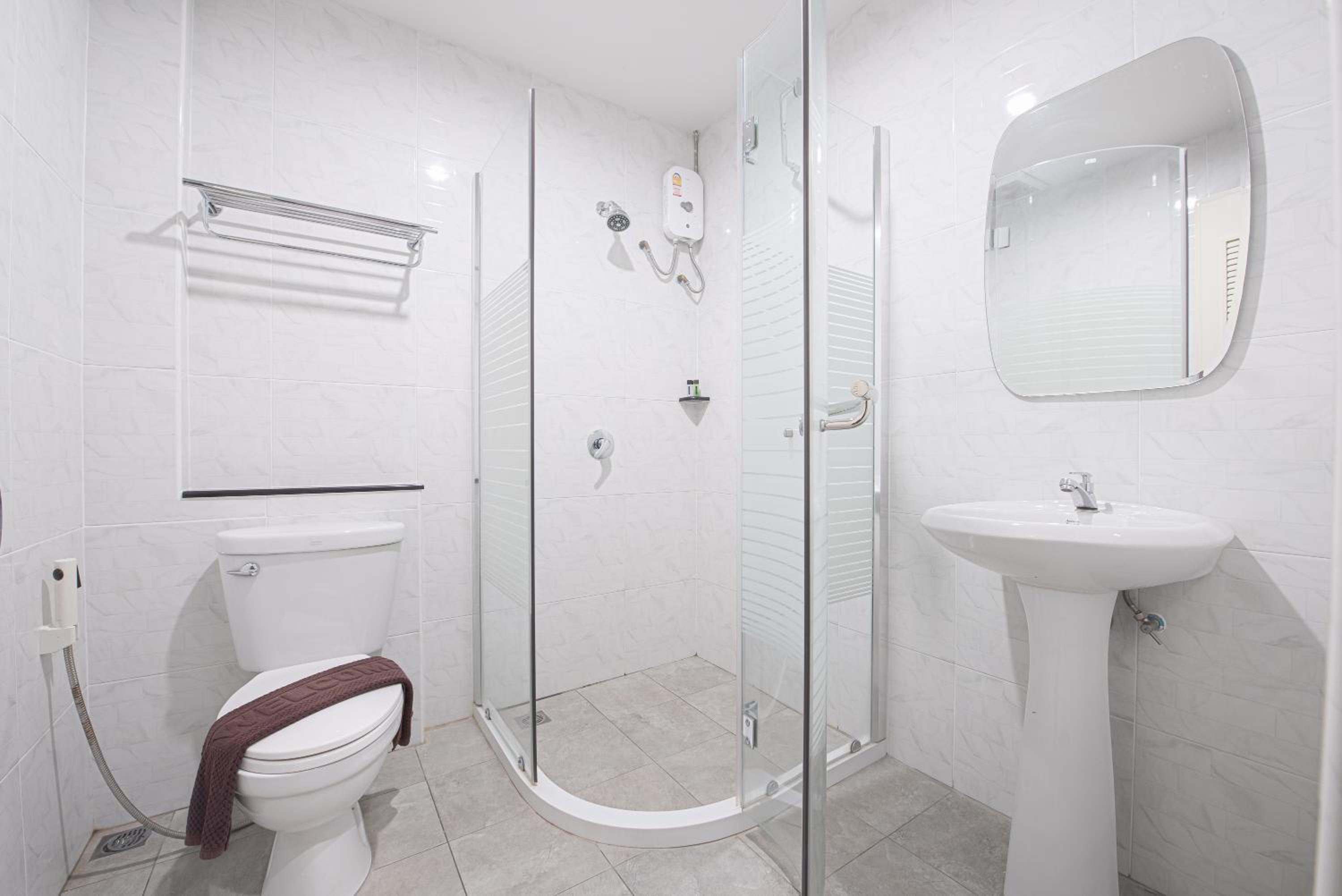 Queen Suite - Photo 6