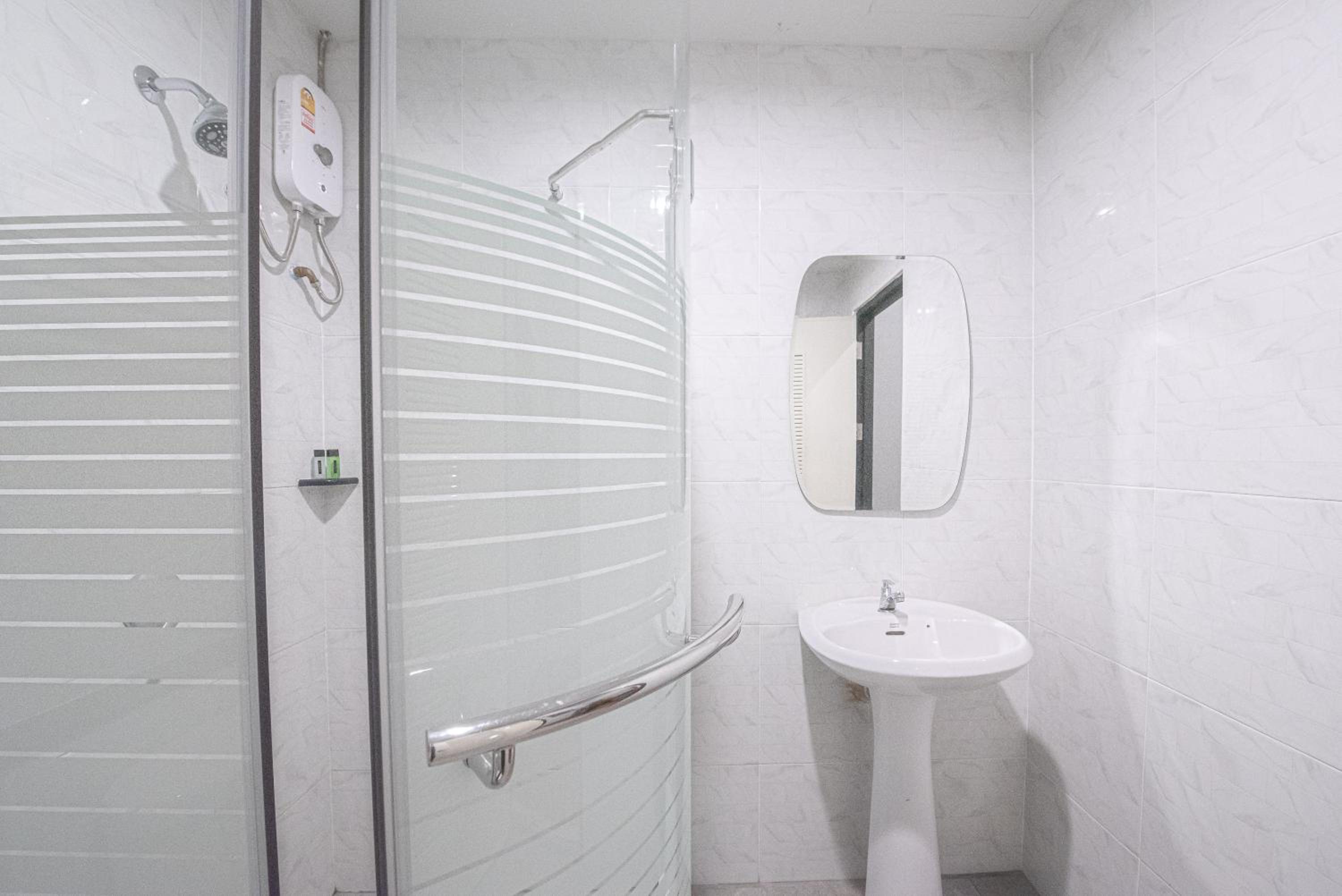 Queen Suite - Photo 4