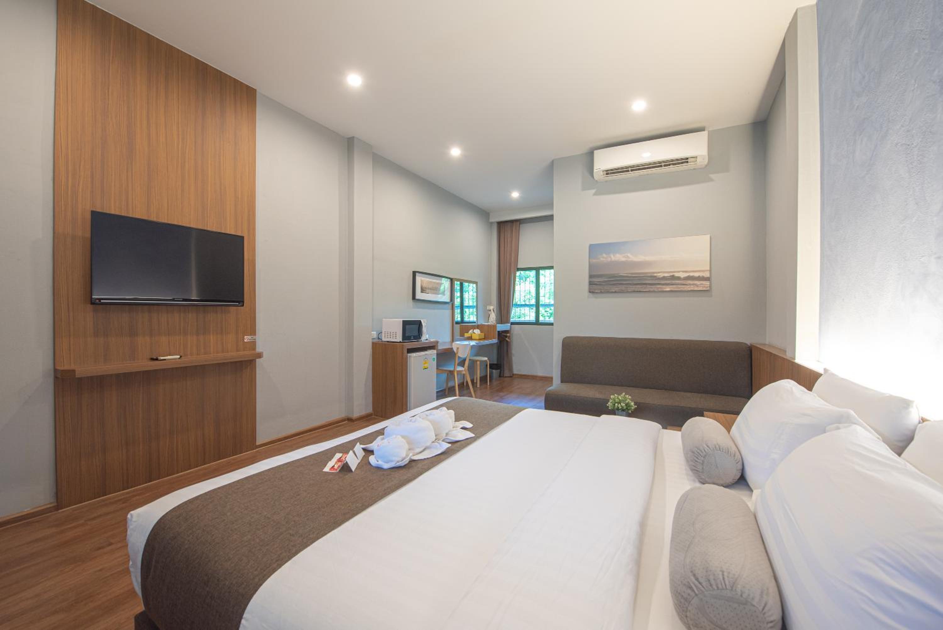 Queen Suite - Photo 9