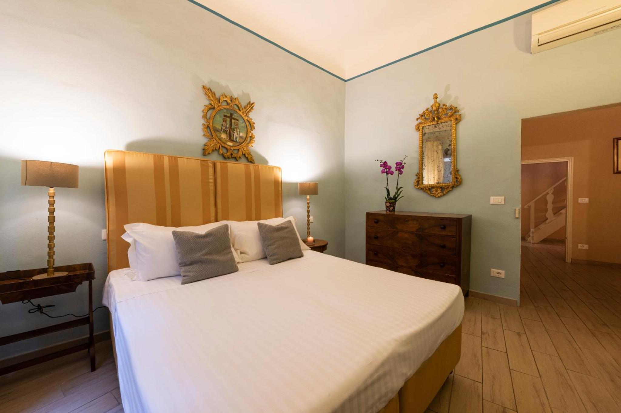 Two-Bedroom Apartment - Via dello Sprone 16