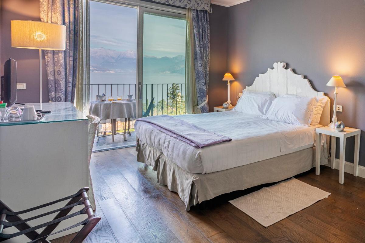 Double Room with Lake View photo 2