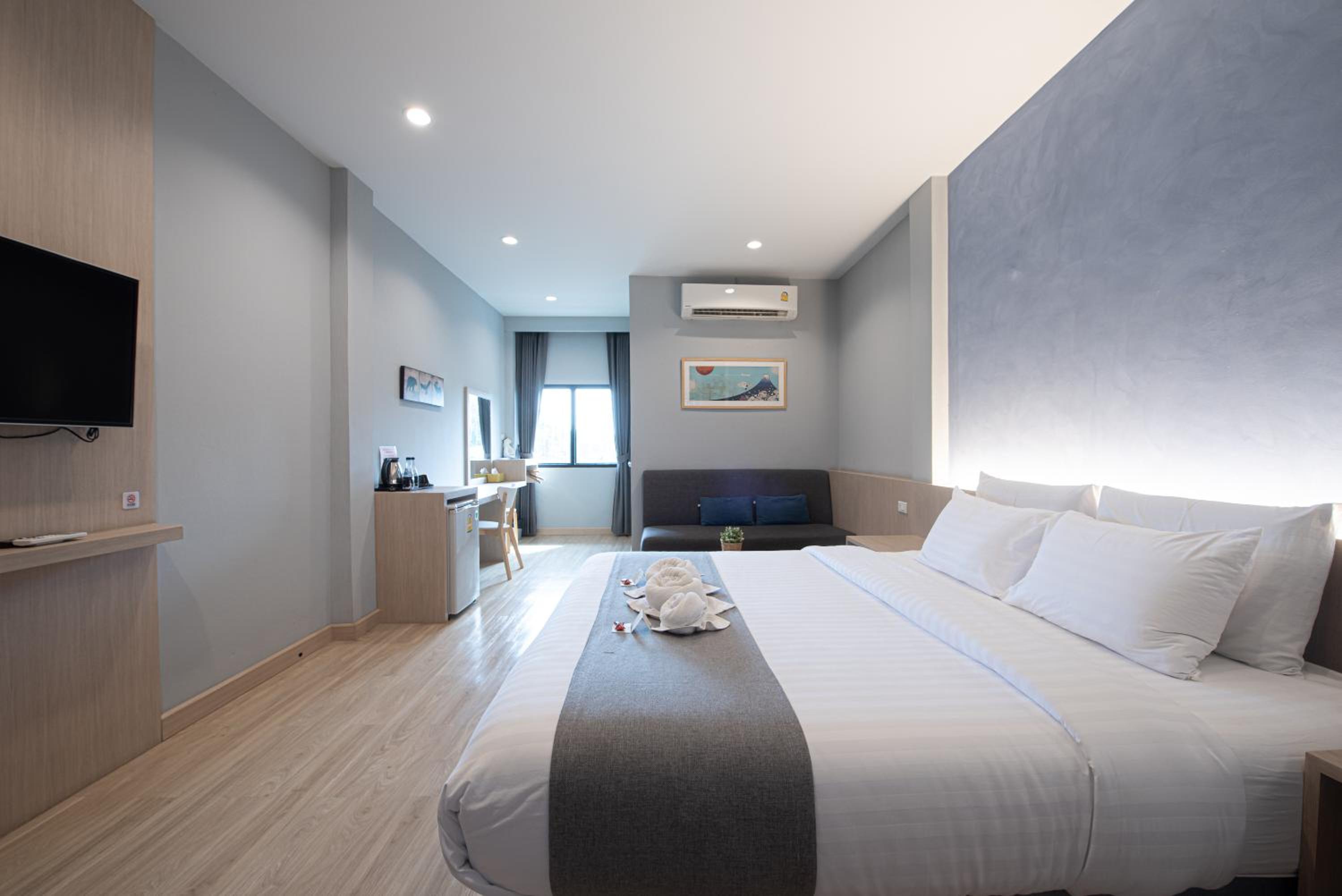 Queen Room with Garden View - Photo 4