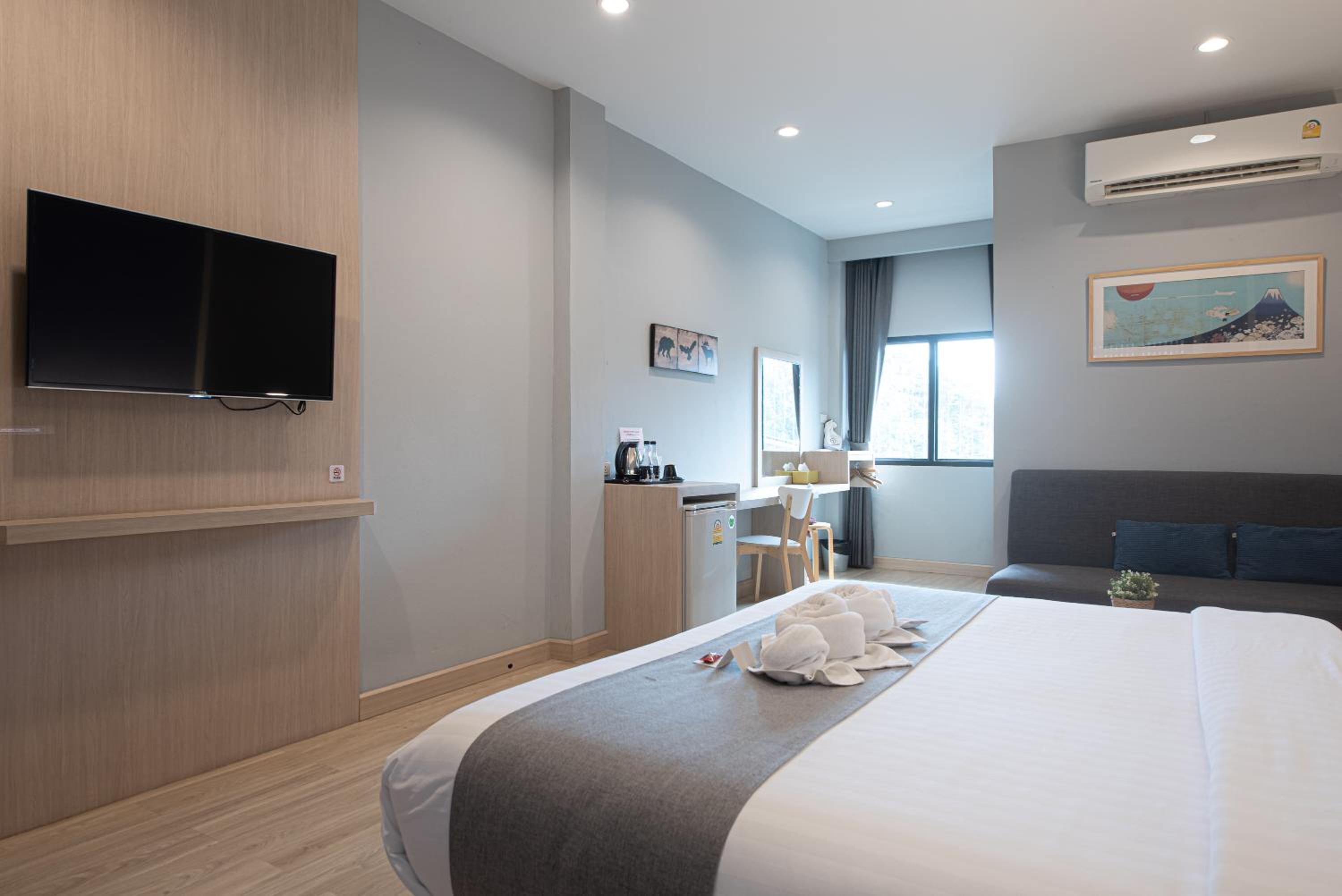 Queen Room with Garden View - Photo 6