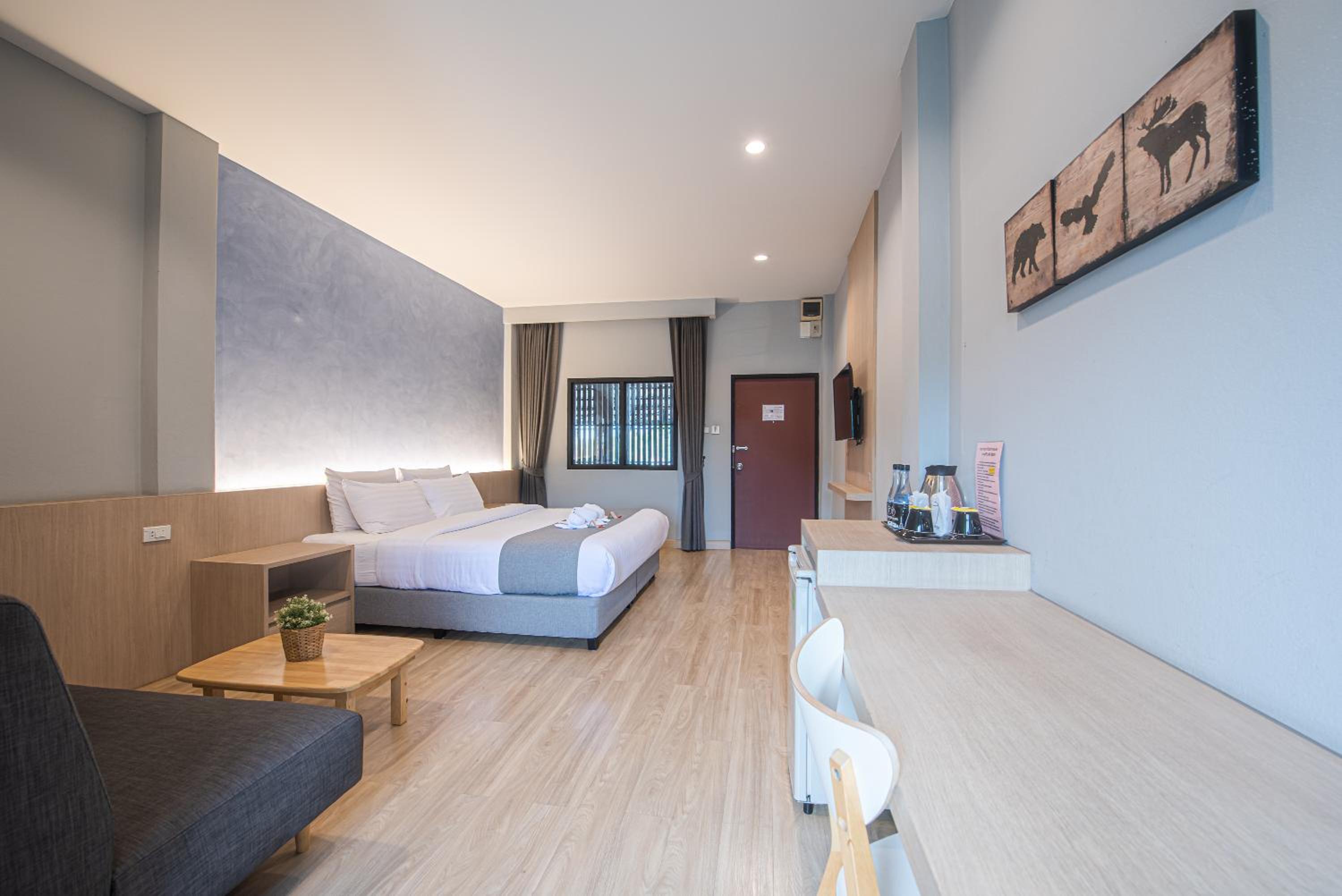 Queen Room with Garden View - Photo 8