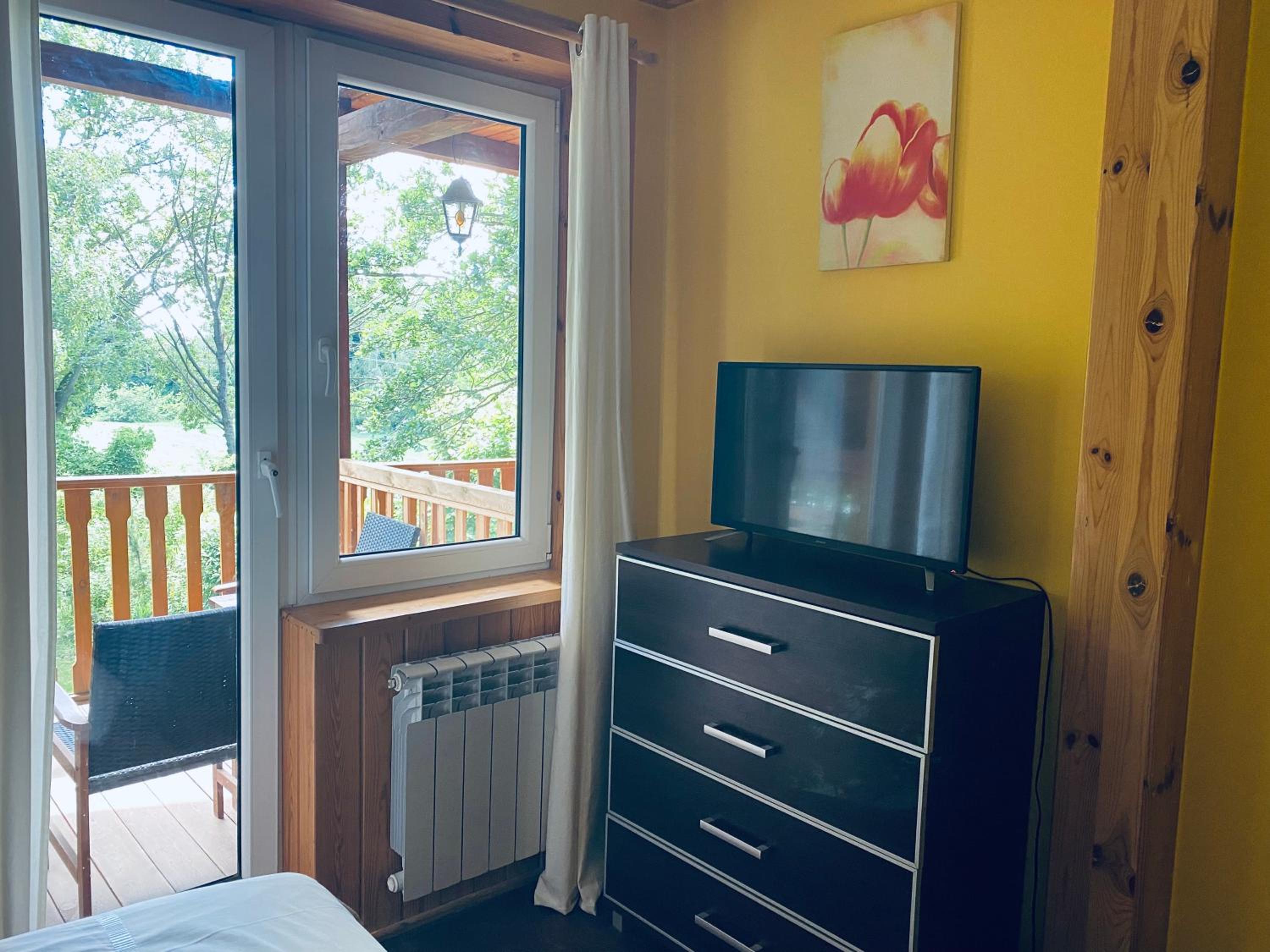 Double Room with Balcony - Photo 4