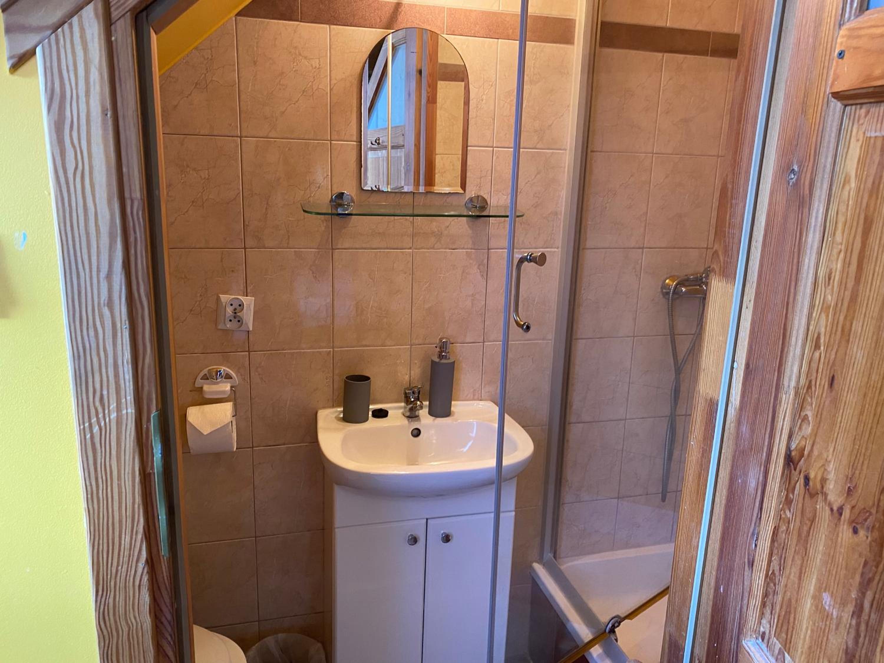 Deluxe Double Room with Balcony - Photo 4