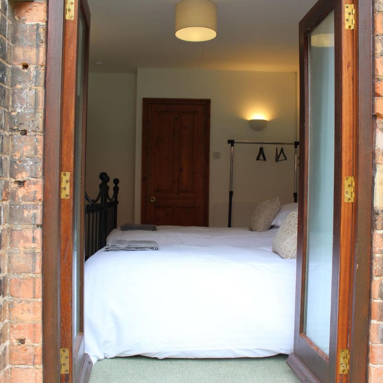 Twin Room with Shower - Photo 7