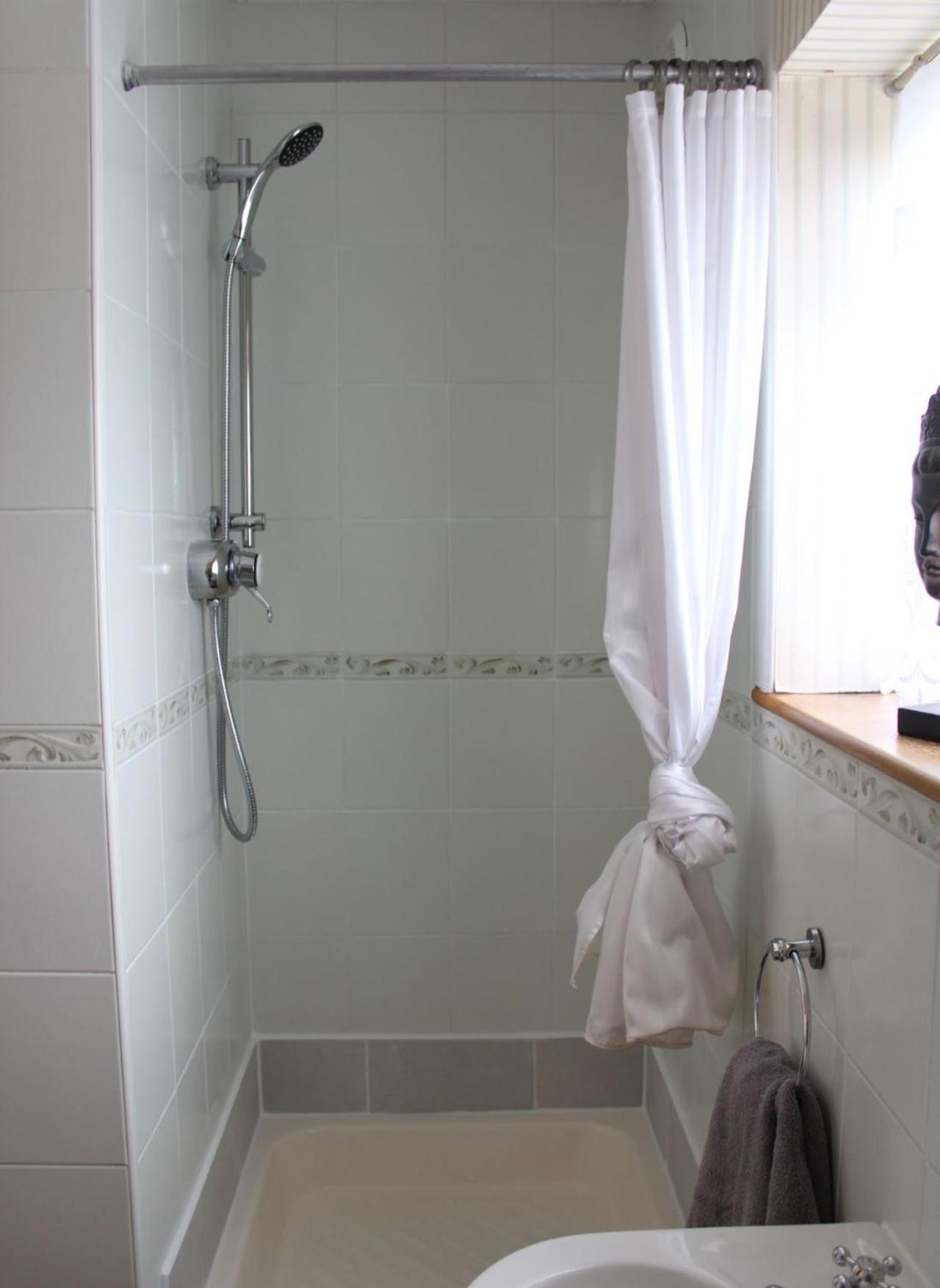 Twin Room with Shower - Photo 6