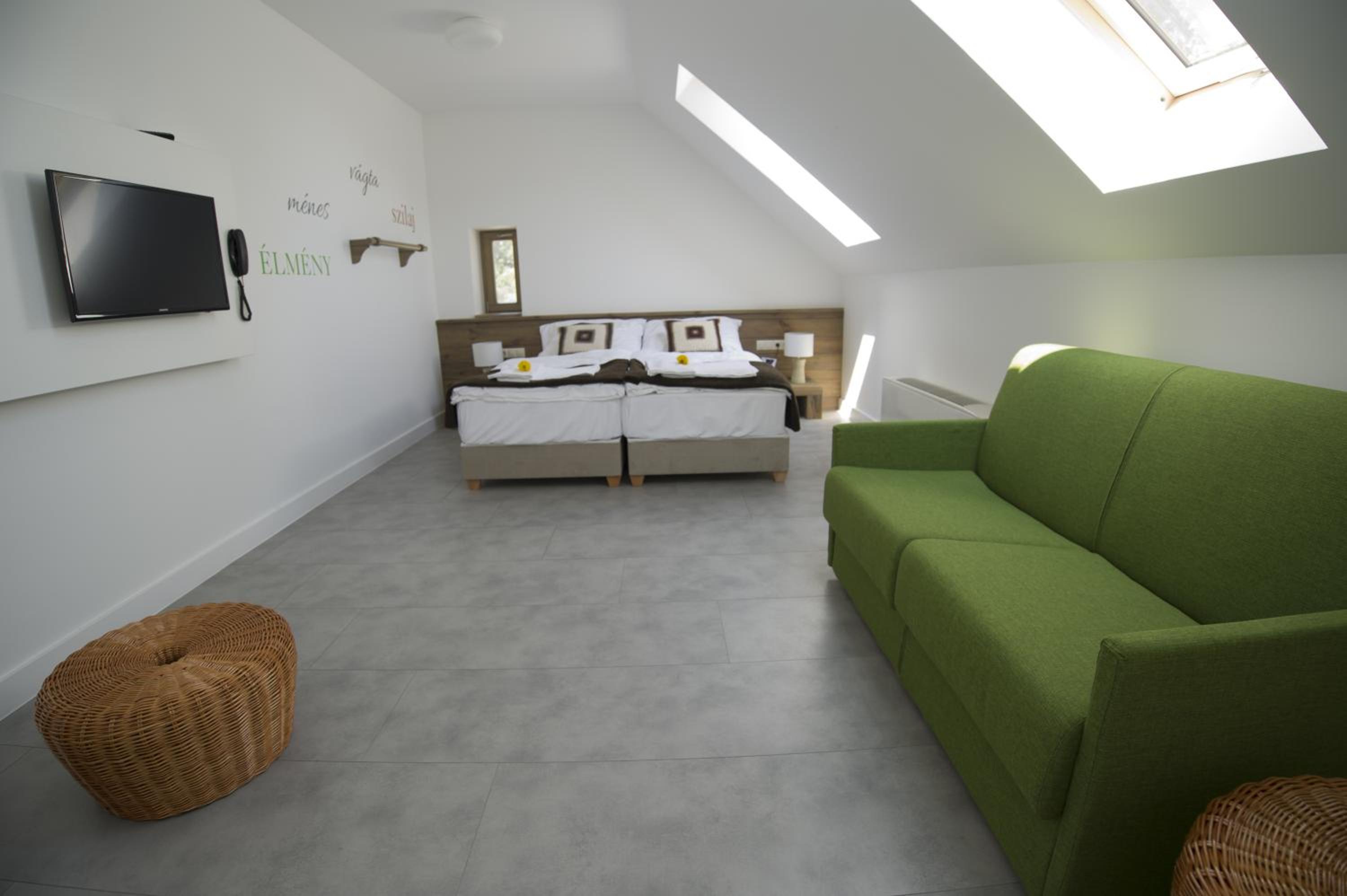 One-Bedroom Apartment - Photo 3