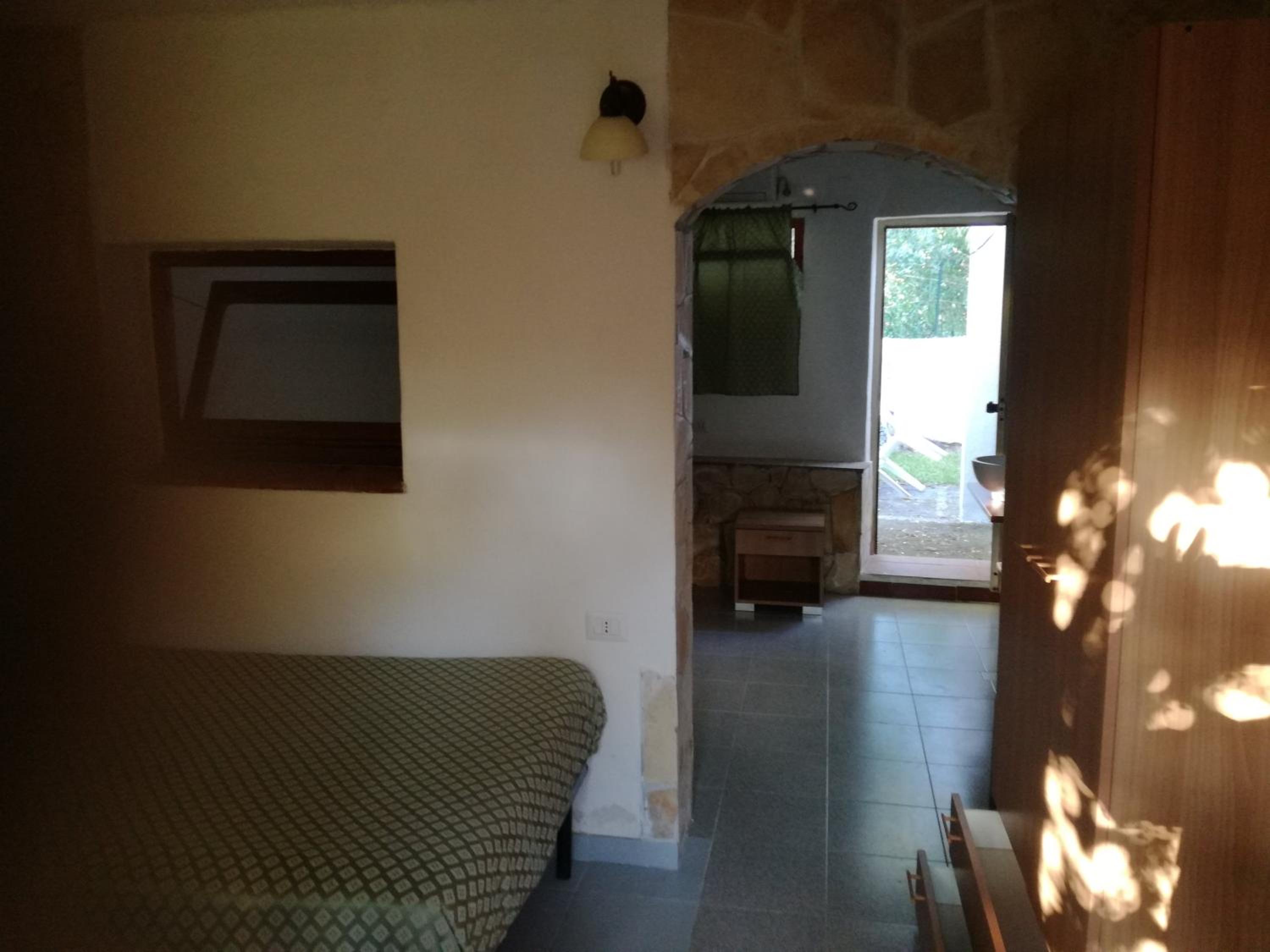 Double Room with Private External Bathroom - Photo 6