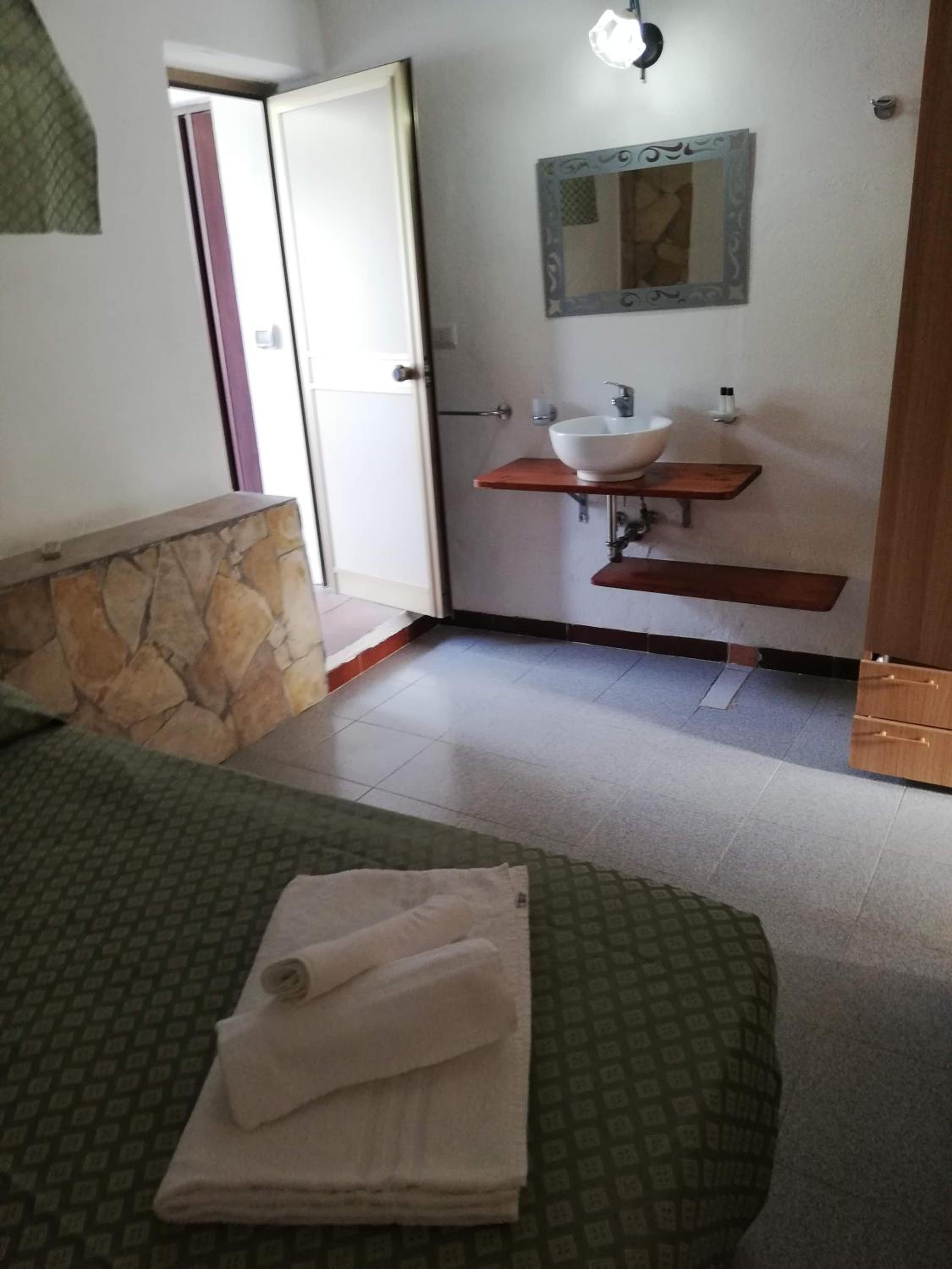 Double Room with Private External Bathroom - Photo 1